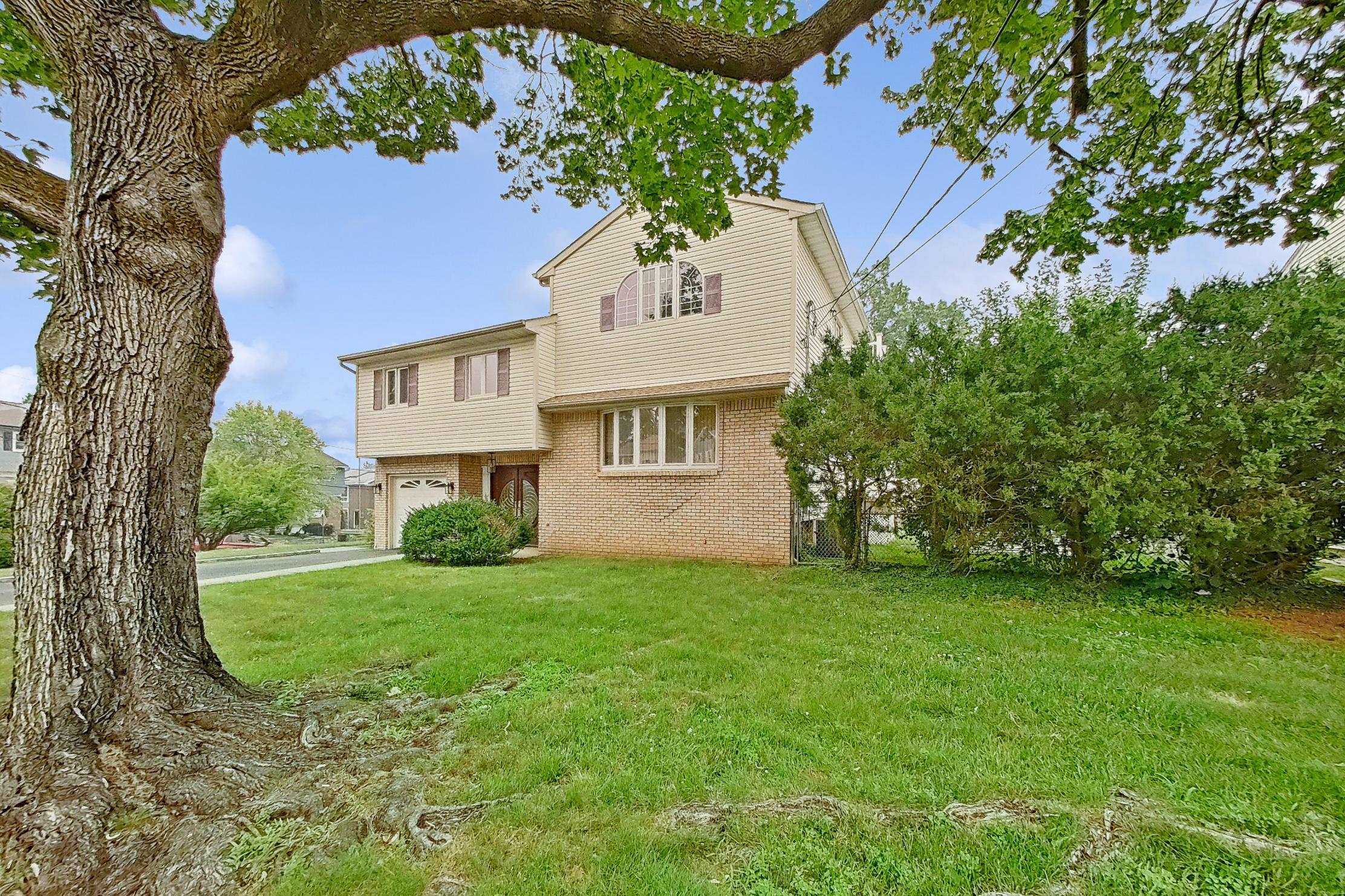 56 Eaton Pl Property Photo 4