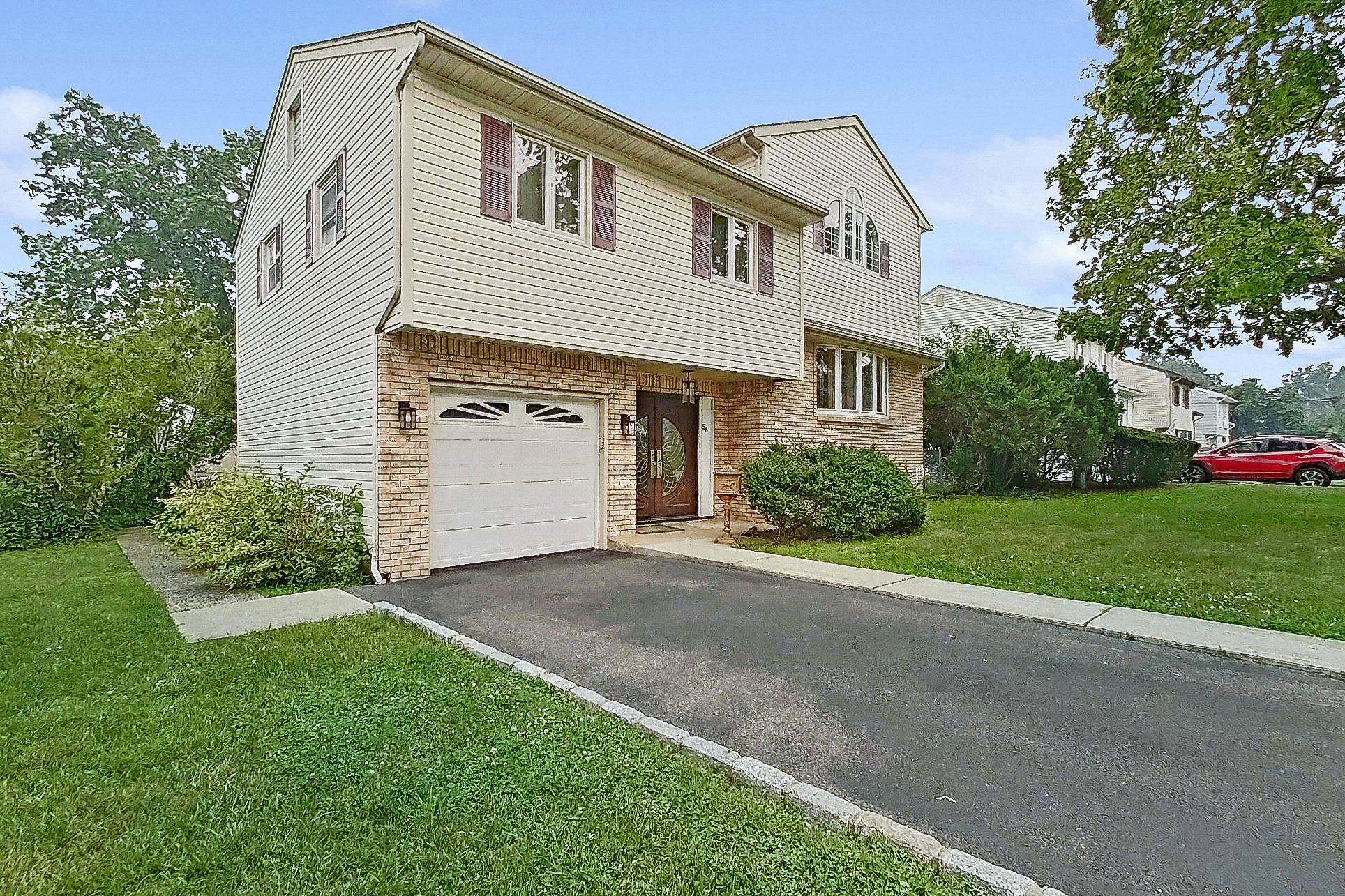 56 Eaton Pl Property Photo 6