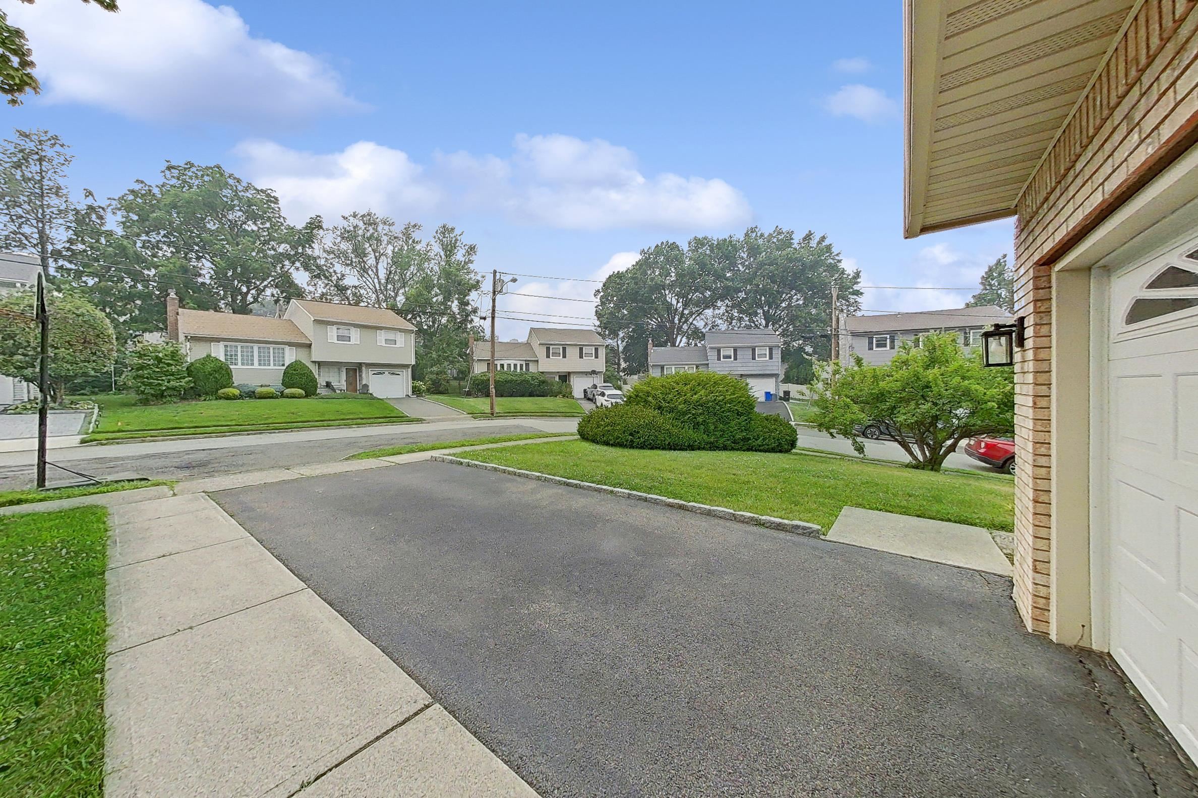 56 Eaton Pl Property Photo 11