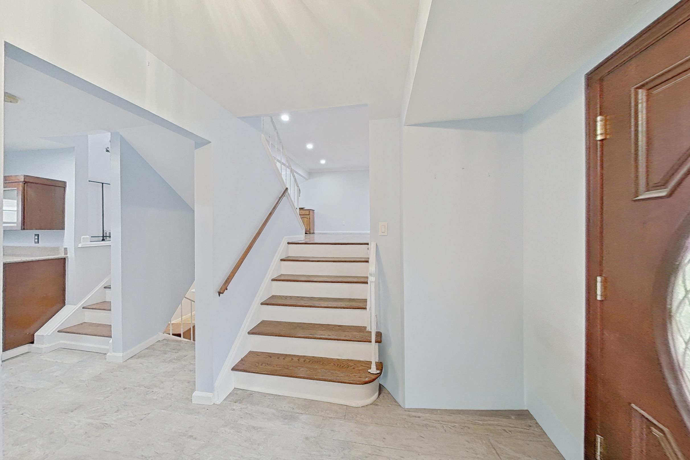 56 Eaton Pl Property Photo 12