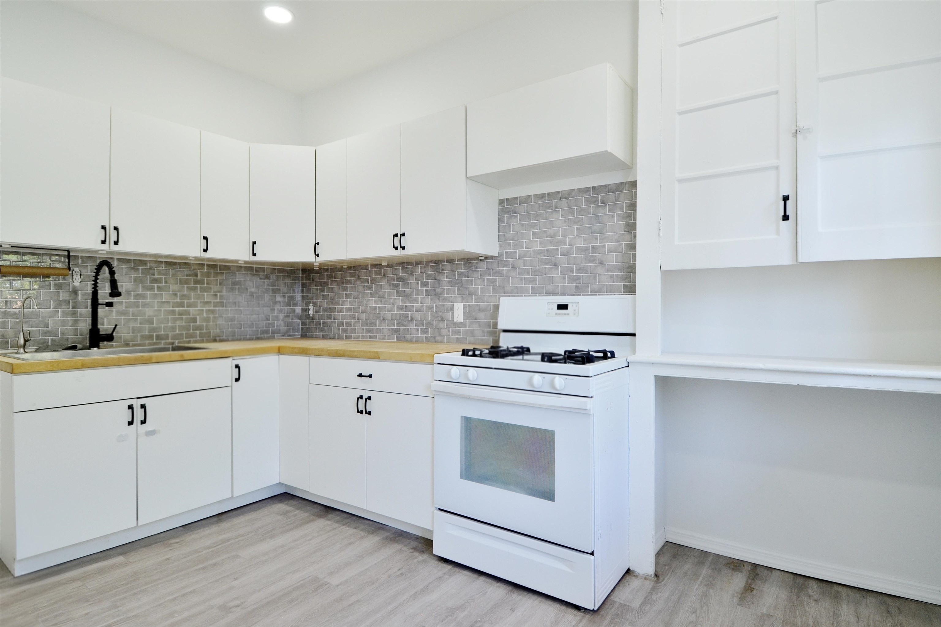 885 Broadway 3 Property Photo 6