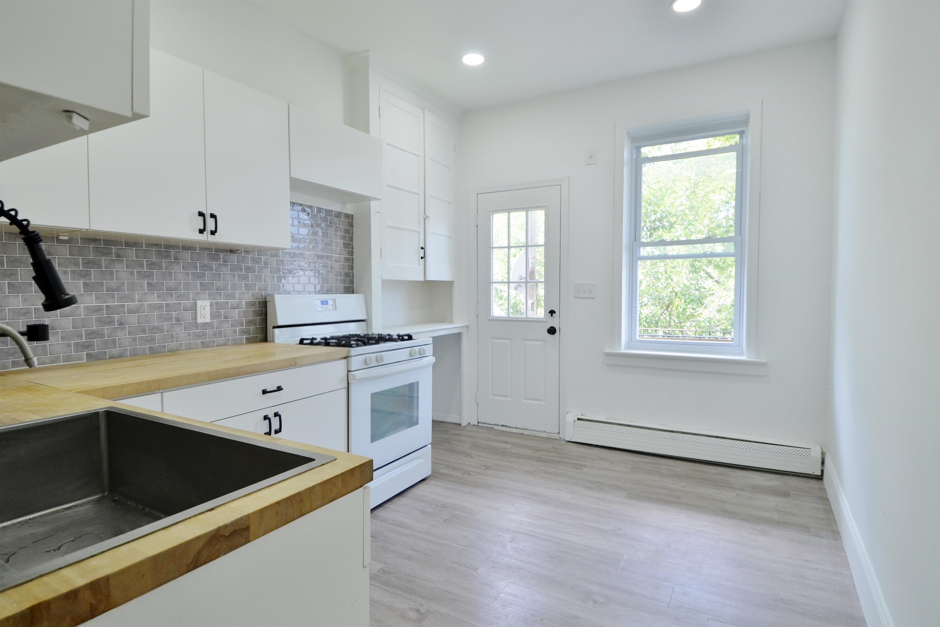 885 Broadway 3 Property Photo 8