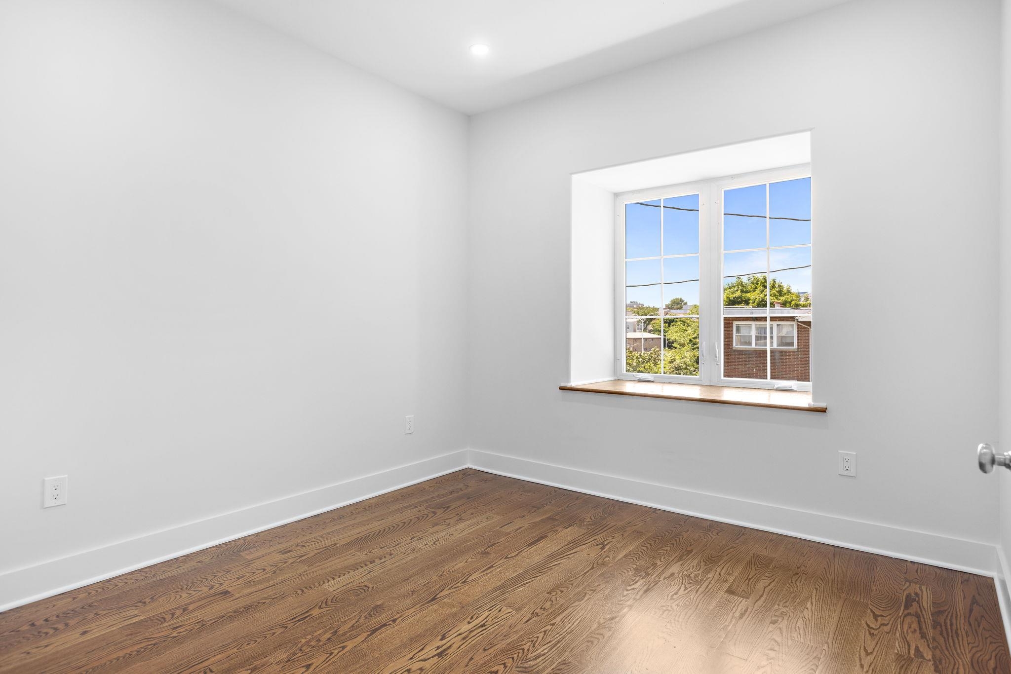 52 Sterling Ave Property Photo 36
