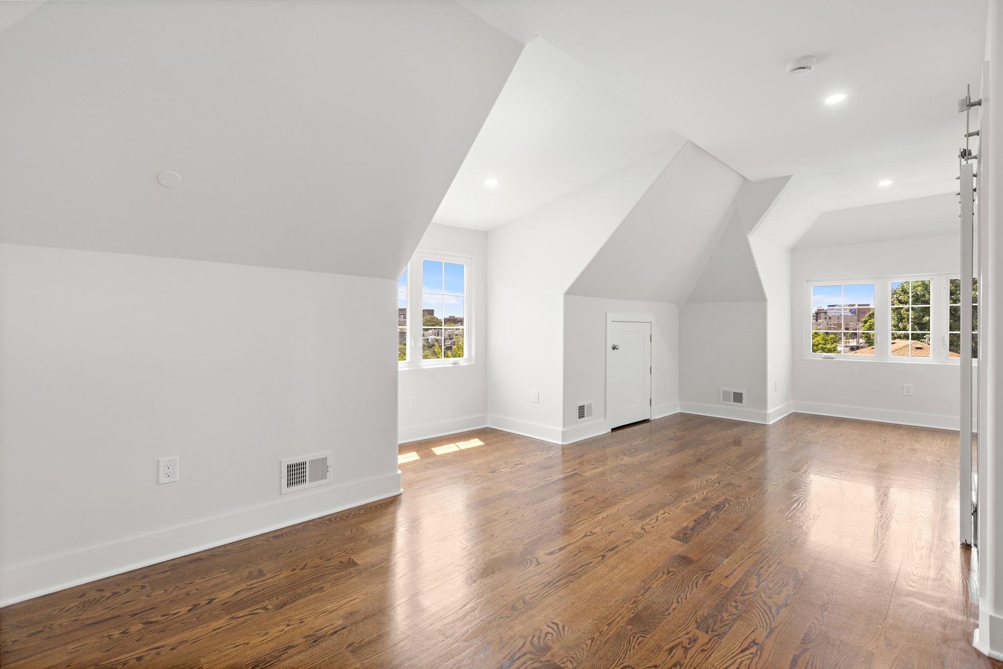 52 Sterling Ave Property Photo 38