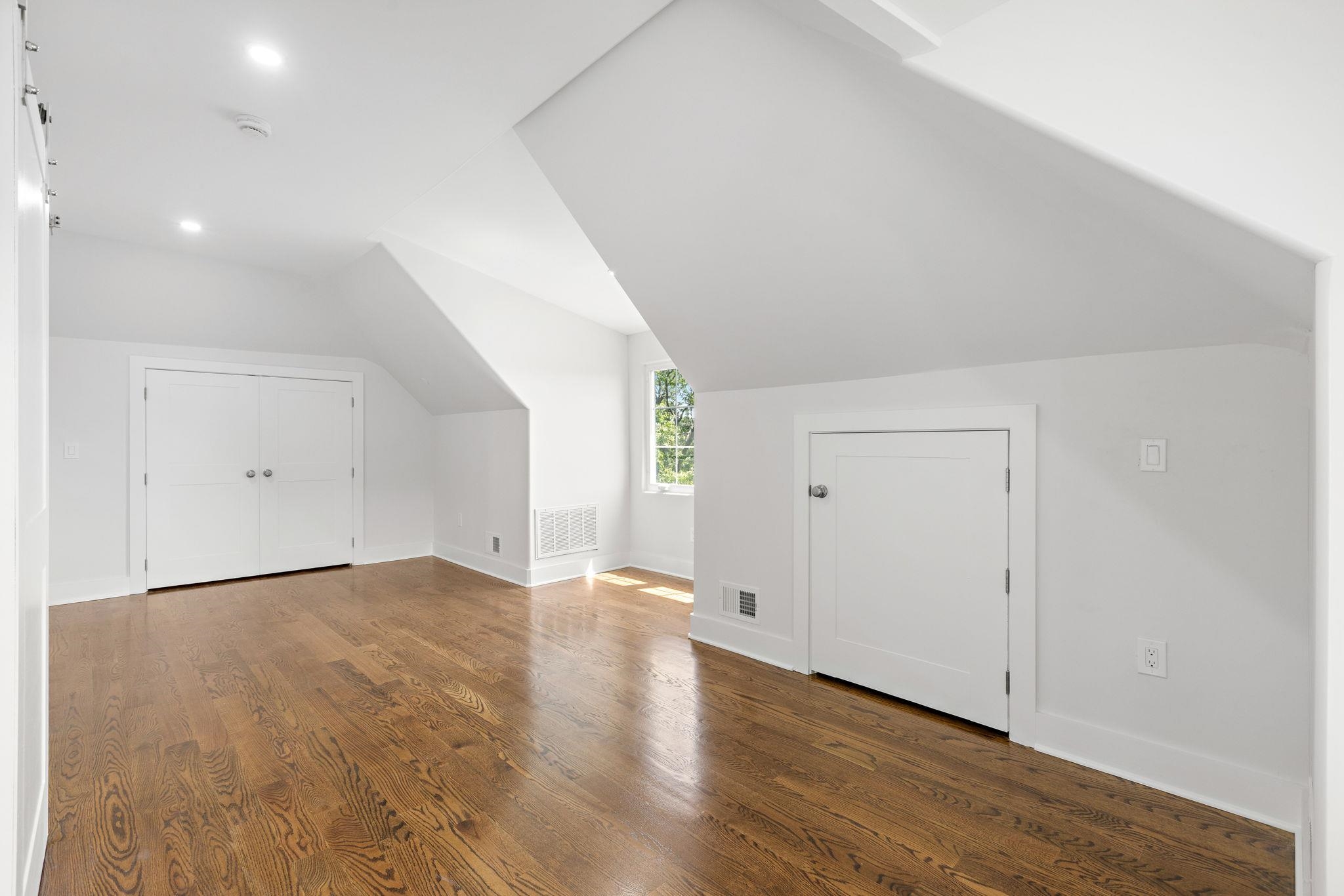 52 Sterling Ave Property Photo 39