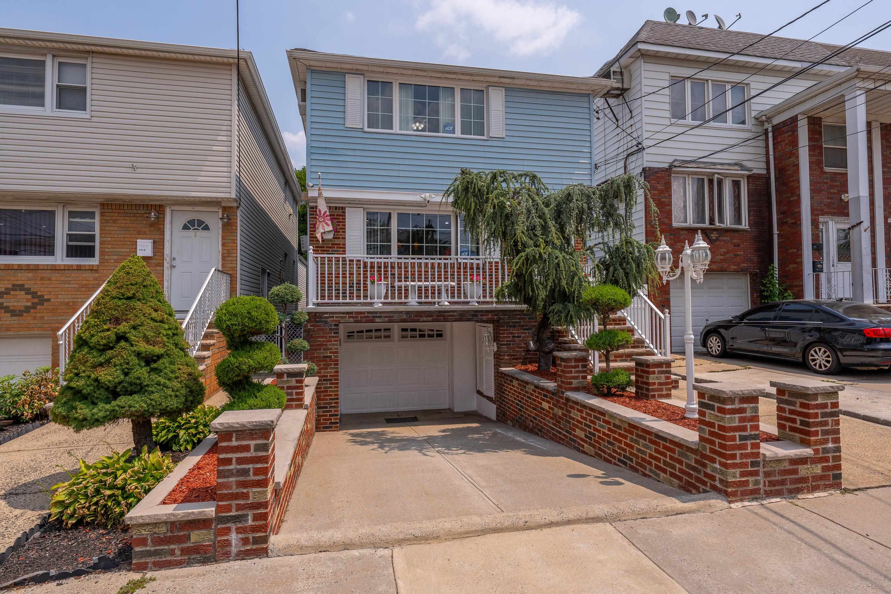 378 CATOR AVE Property Photo 1