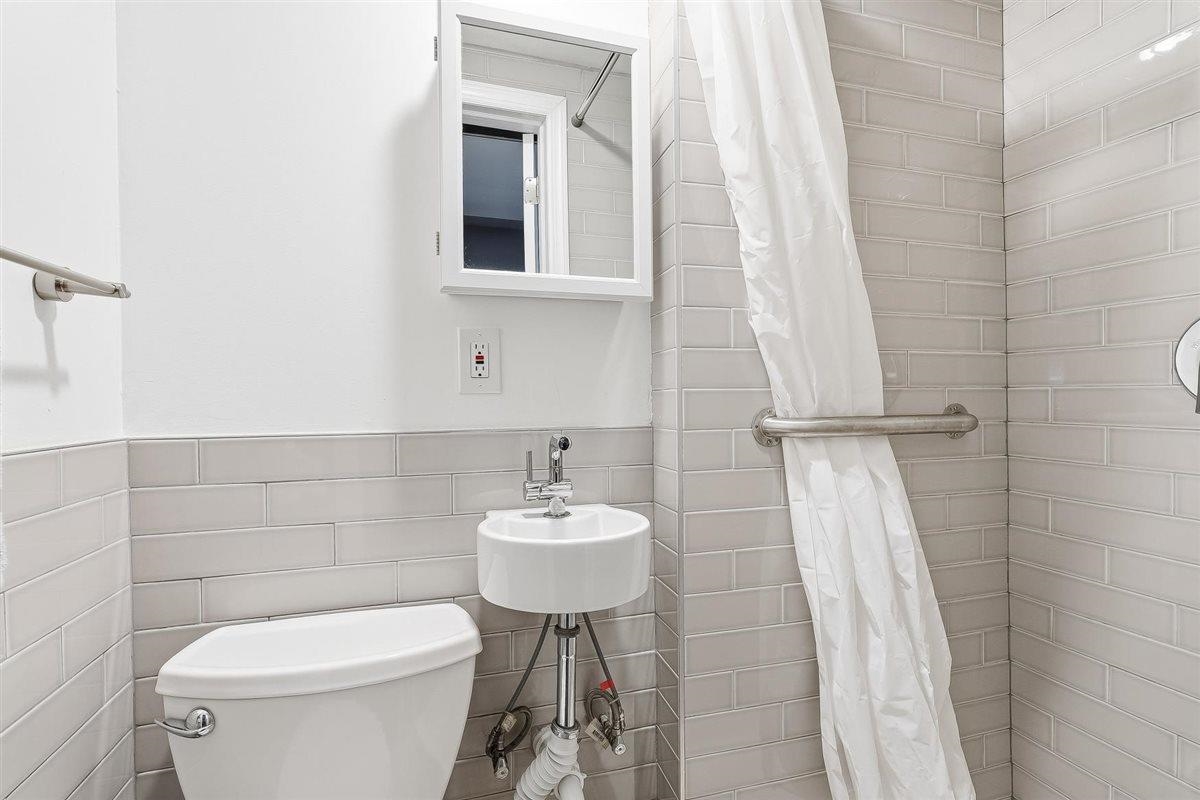 143 Lexington Ave Property Photo 5