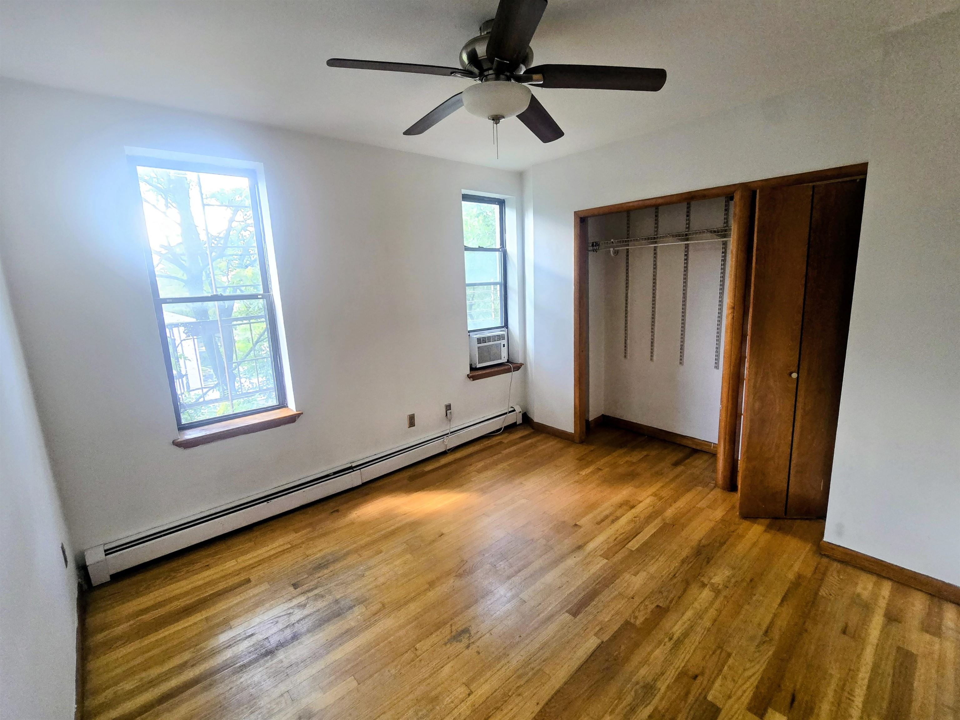 1093 Summit Ave 10 Property Photo 6