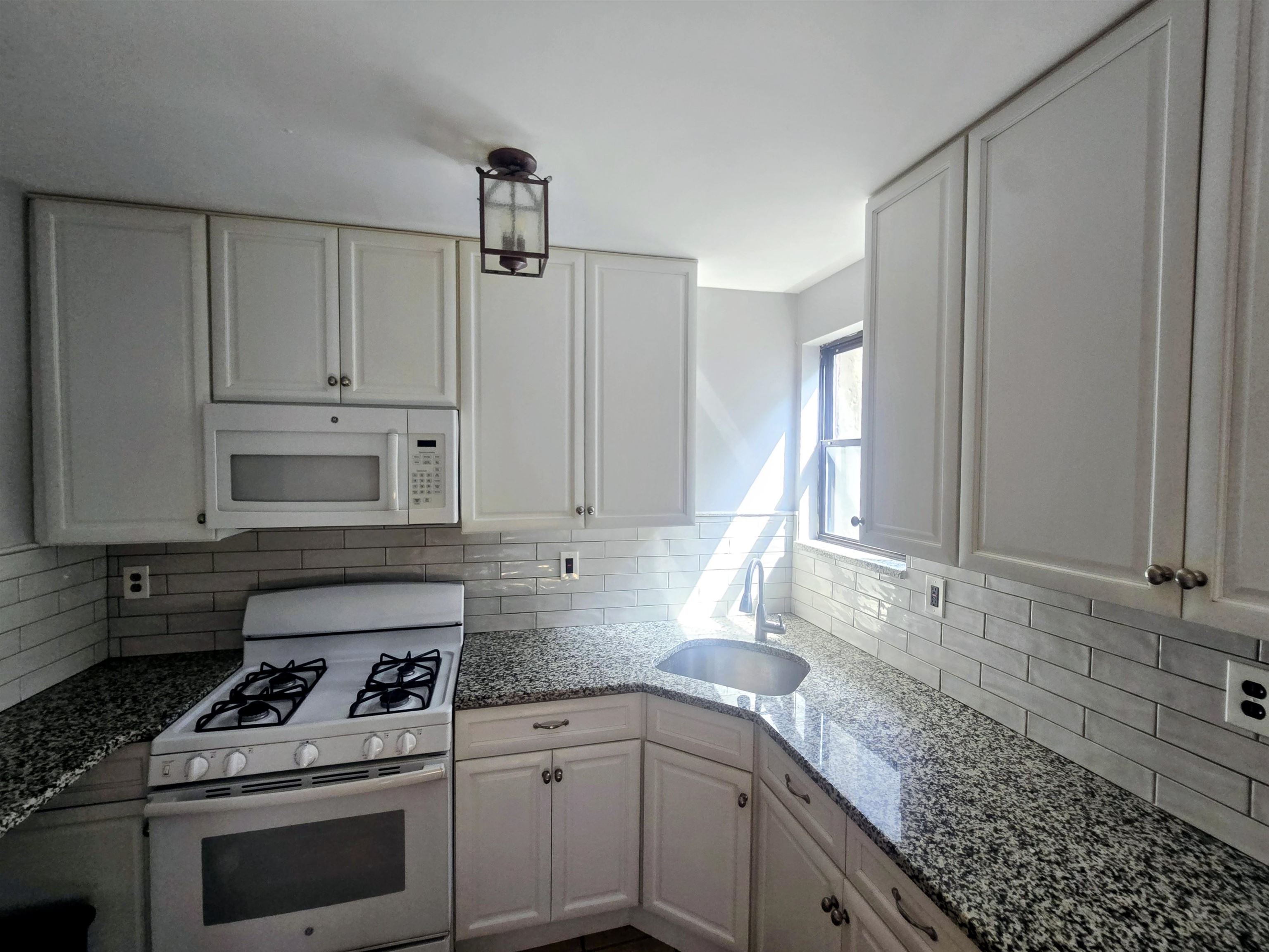 1093 Summit Ave 10 Property Photo 8