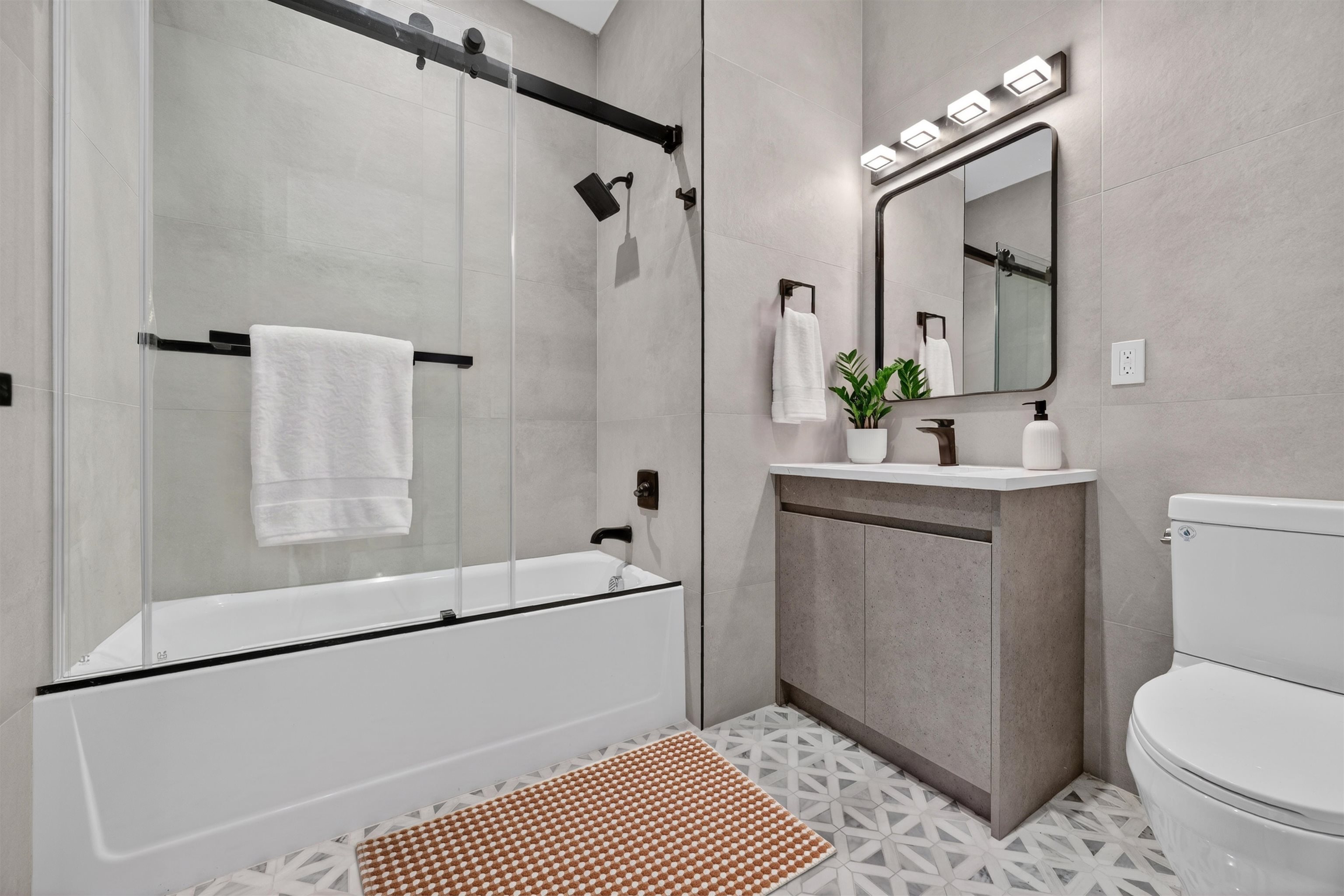 300 Washington St 6g Property Photo 8