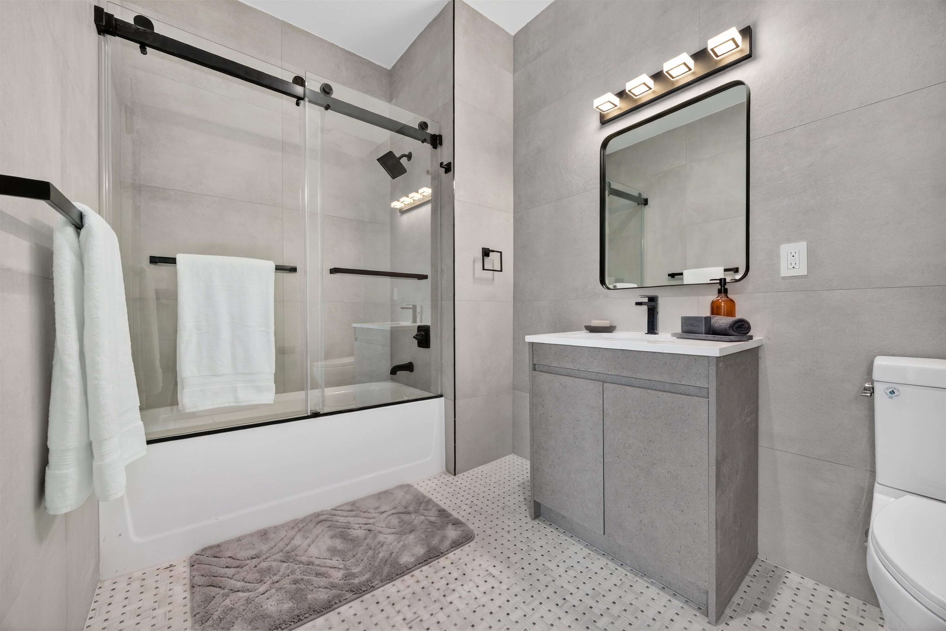 300 Washington St 6i Property Photo 4