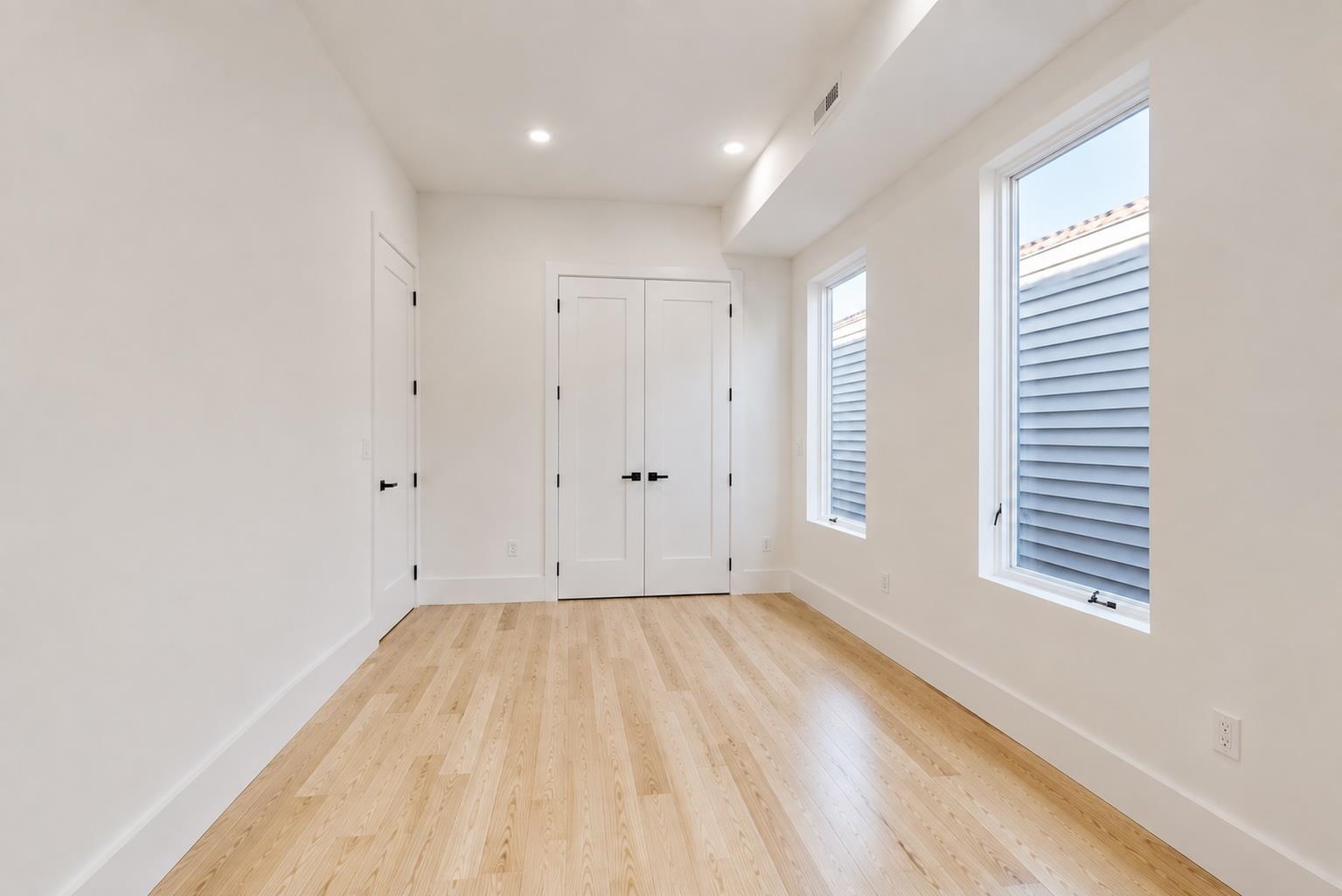20 Van Nostrand Ave 2 Property Photo 5