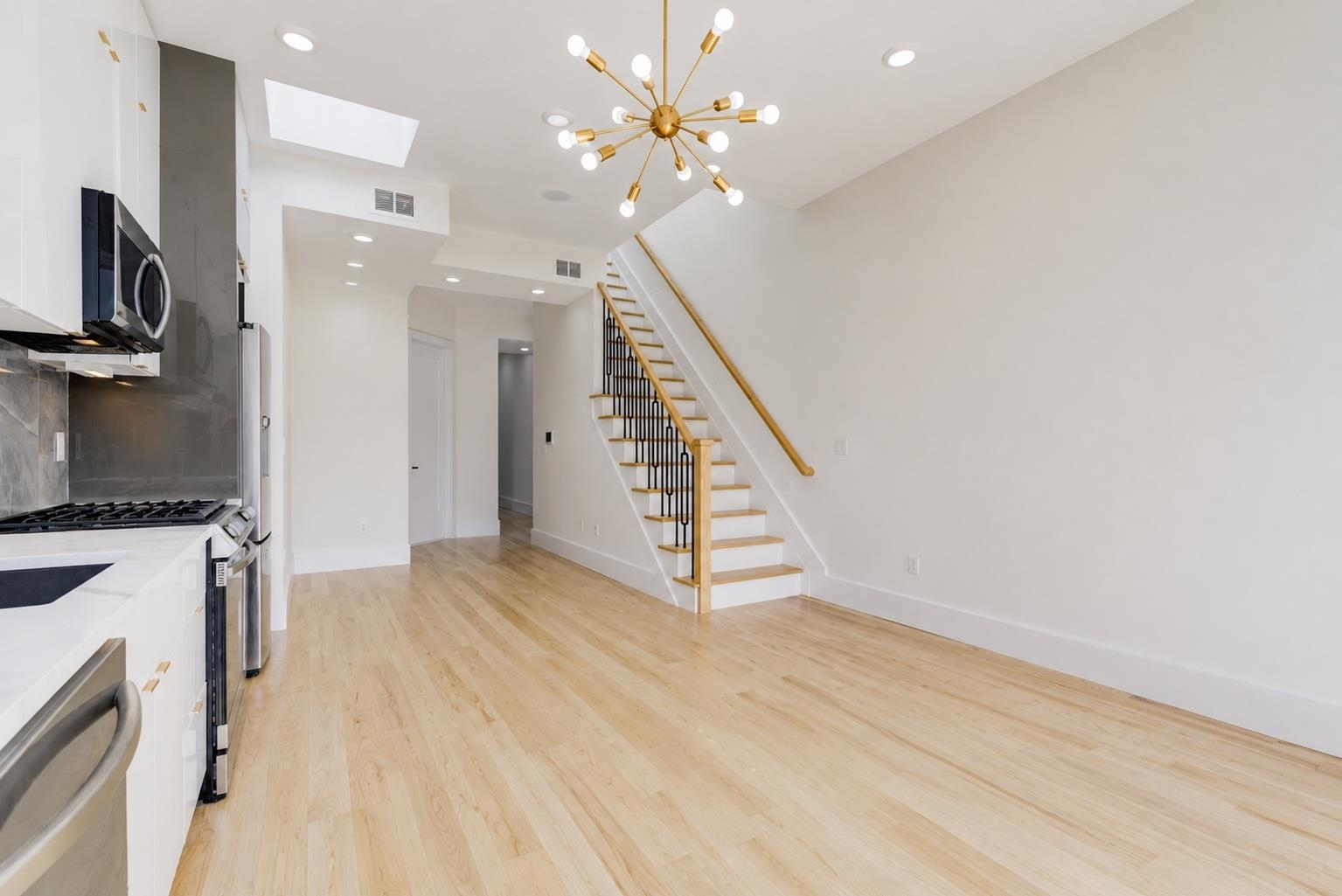 20 Van Nostrand Ave 2 Property Photo 8
