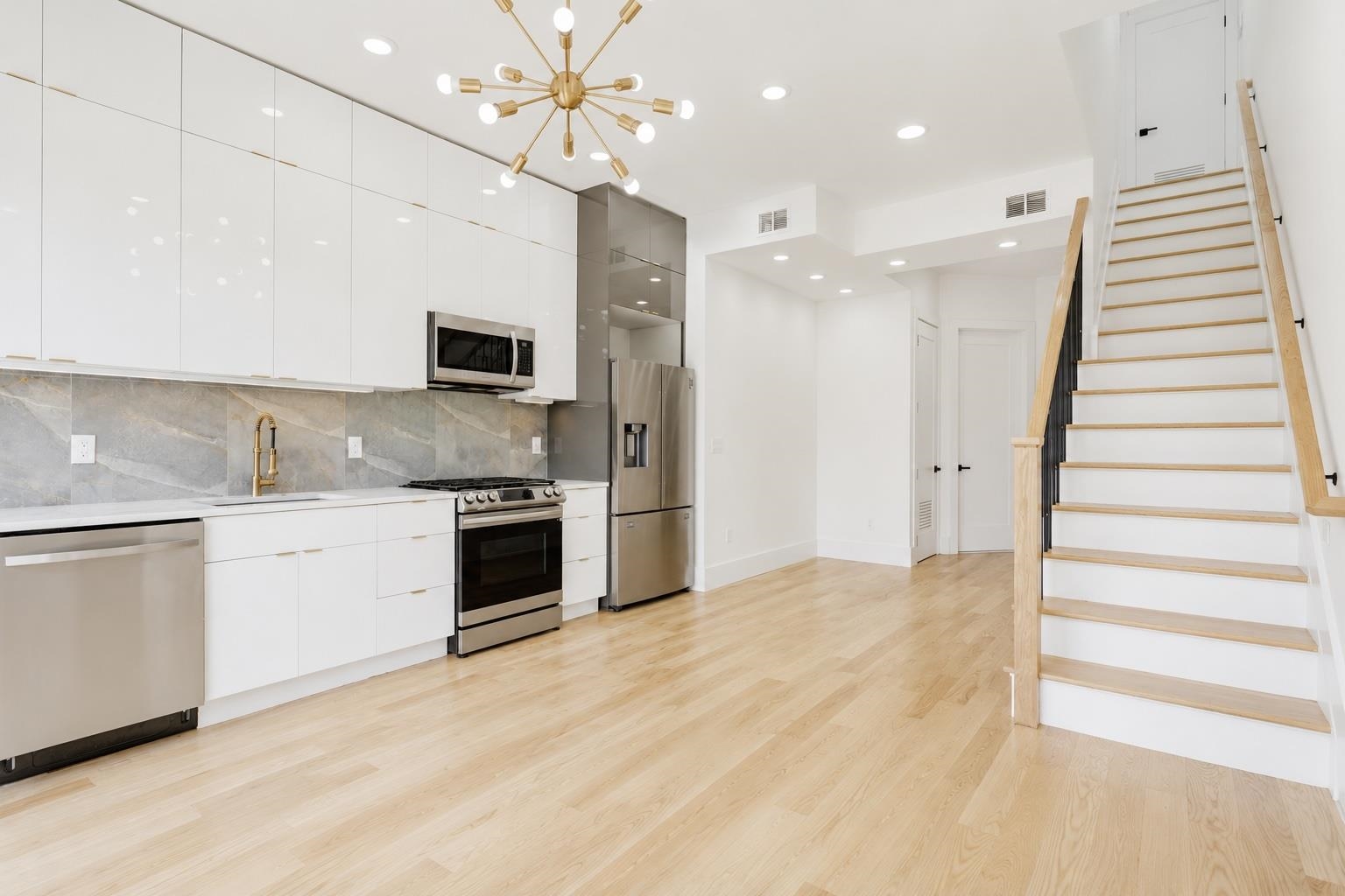 20 Van Nostrand Ave 2 Property Photo 9