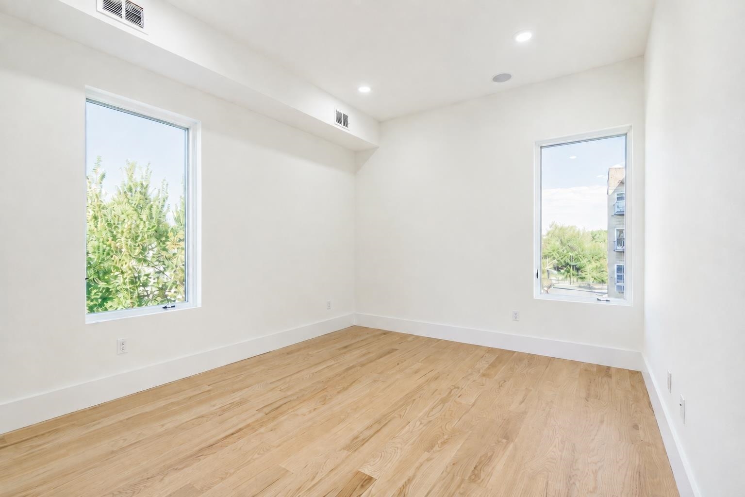 20 Van Nostrand Ave 2 Property Photo 14