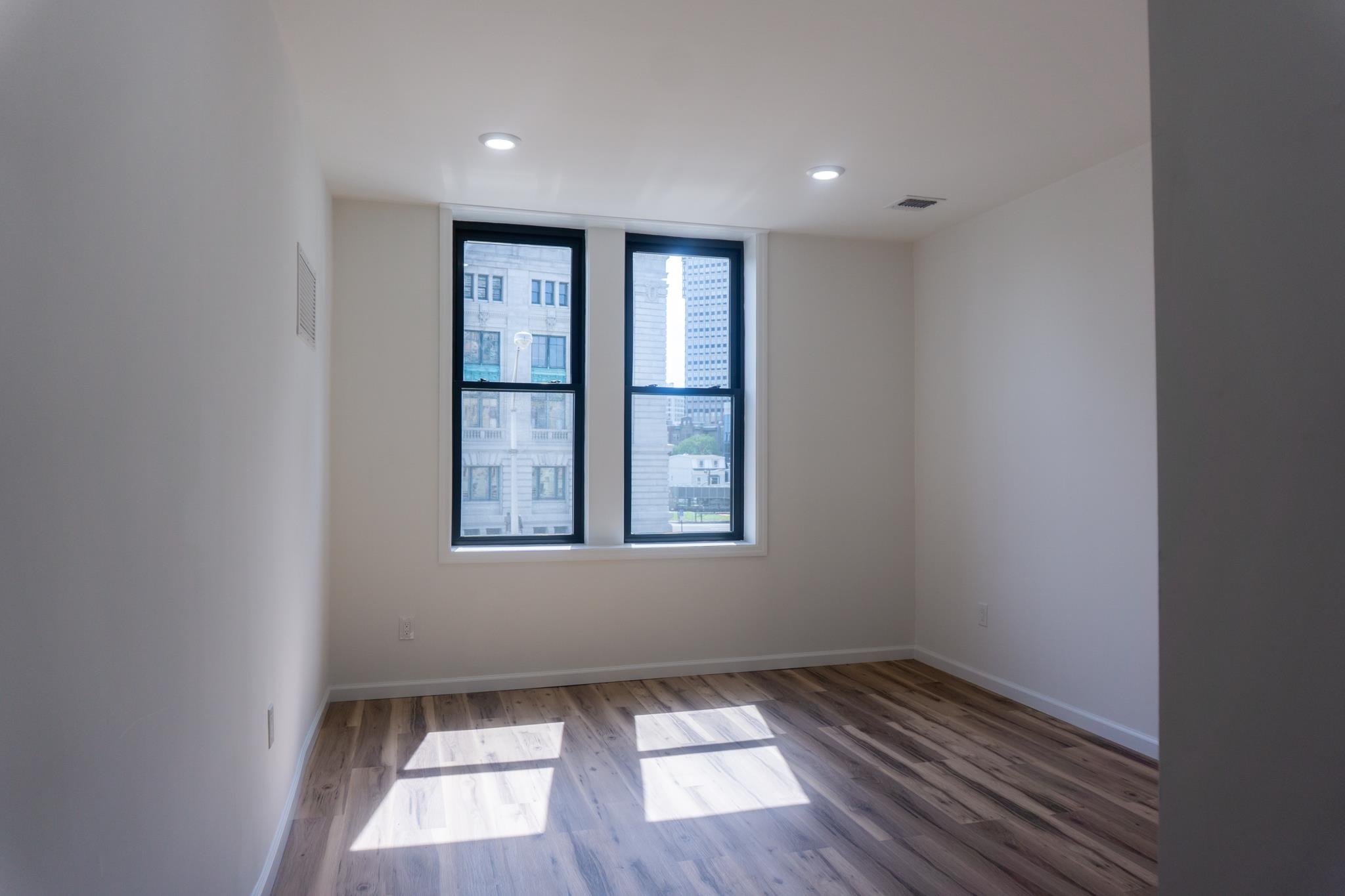 576 Newark Ave 2l Property Photo 4
