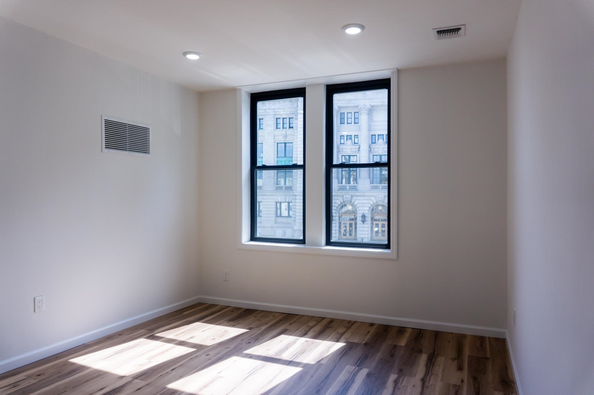 576 Newark Ave 2l Property Photo 5
