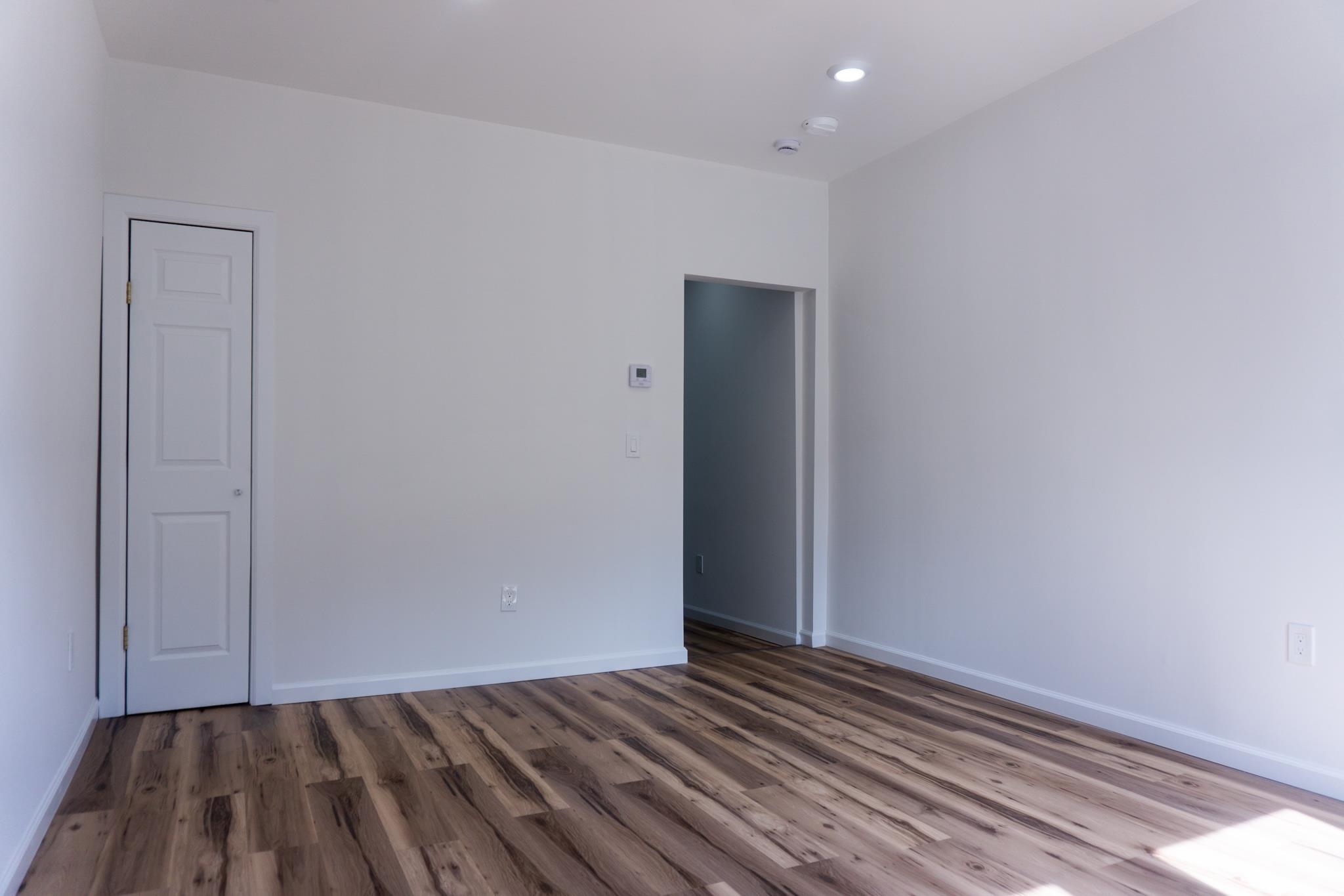 576 Newark Ave 2l Property Photo 6