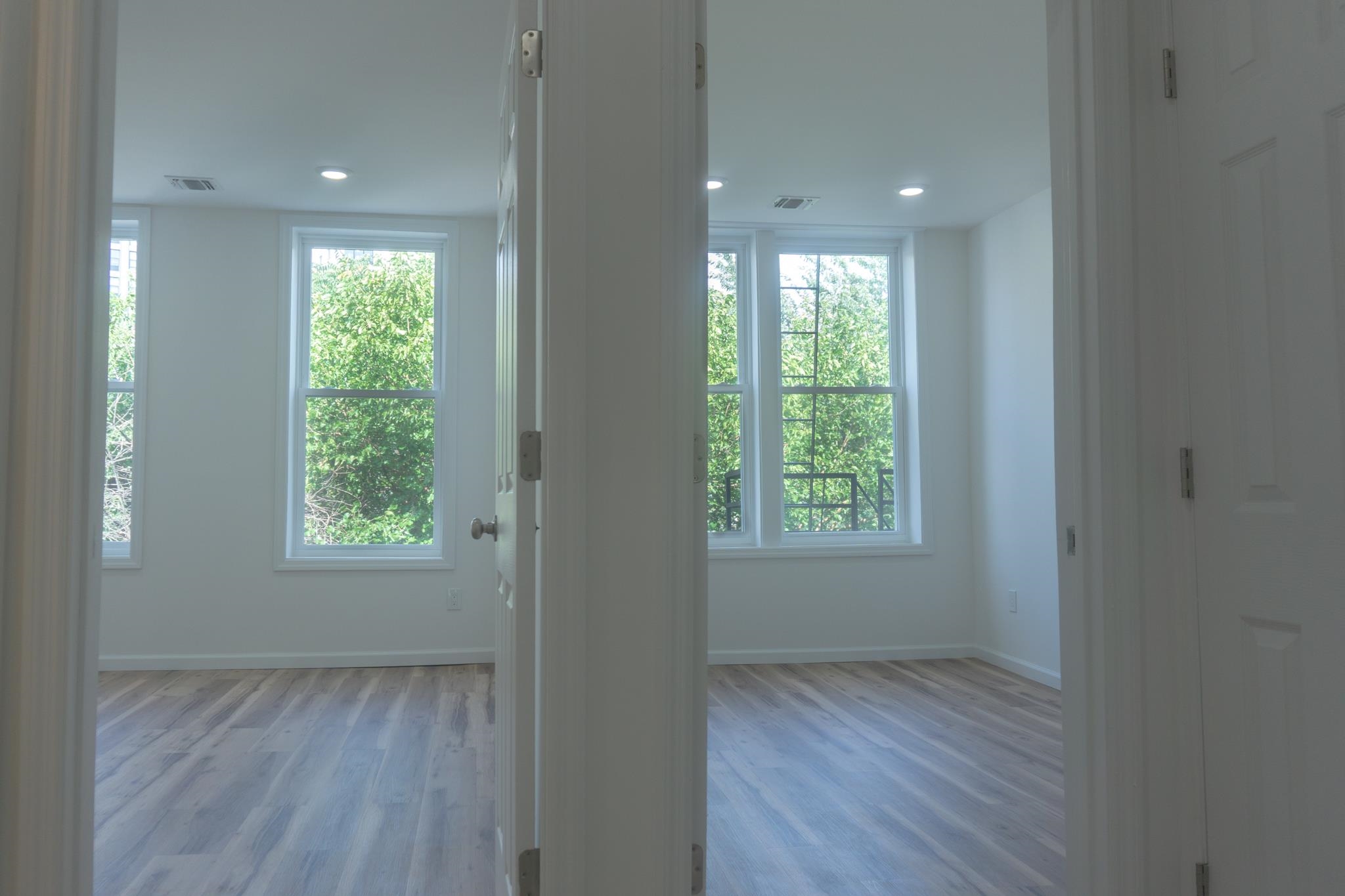 576 Newark Ave 2l Property Photo 8