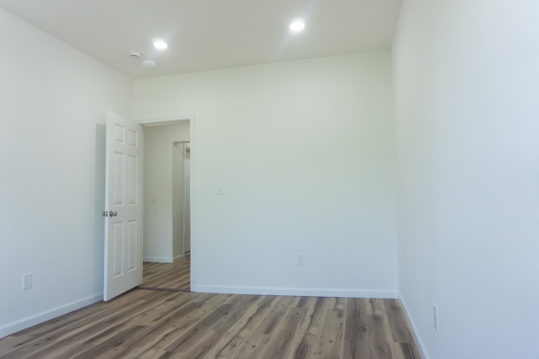 576 Newark Ave 2l Property Photo 10