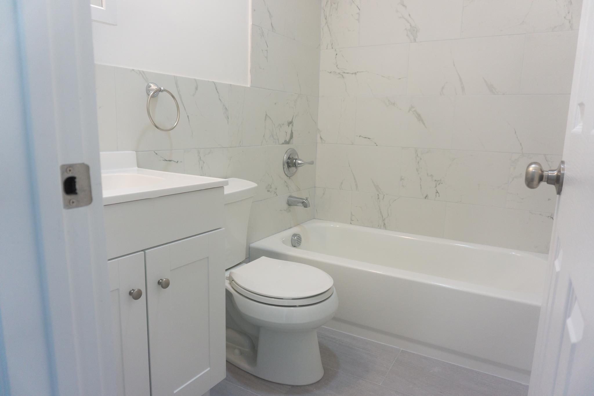 576 Newark Ave 2l Property Photo 11