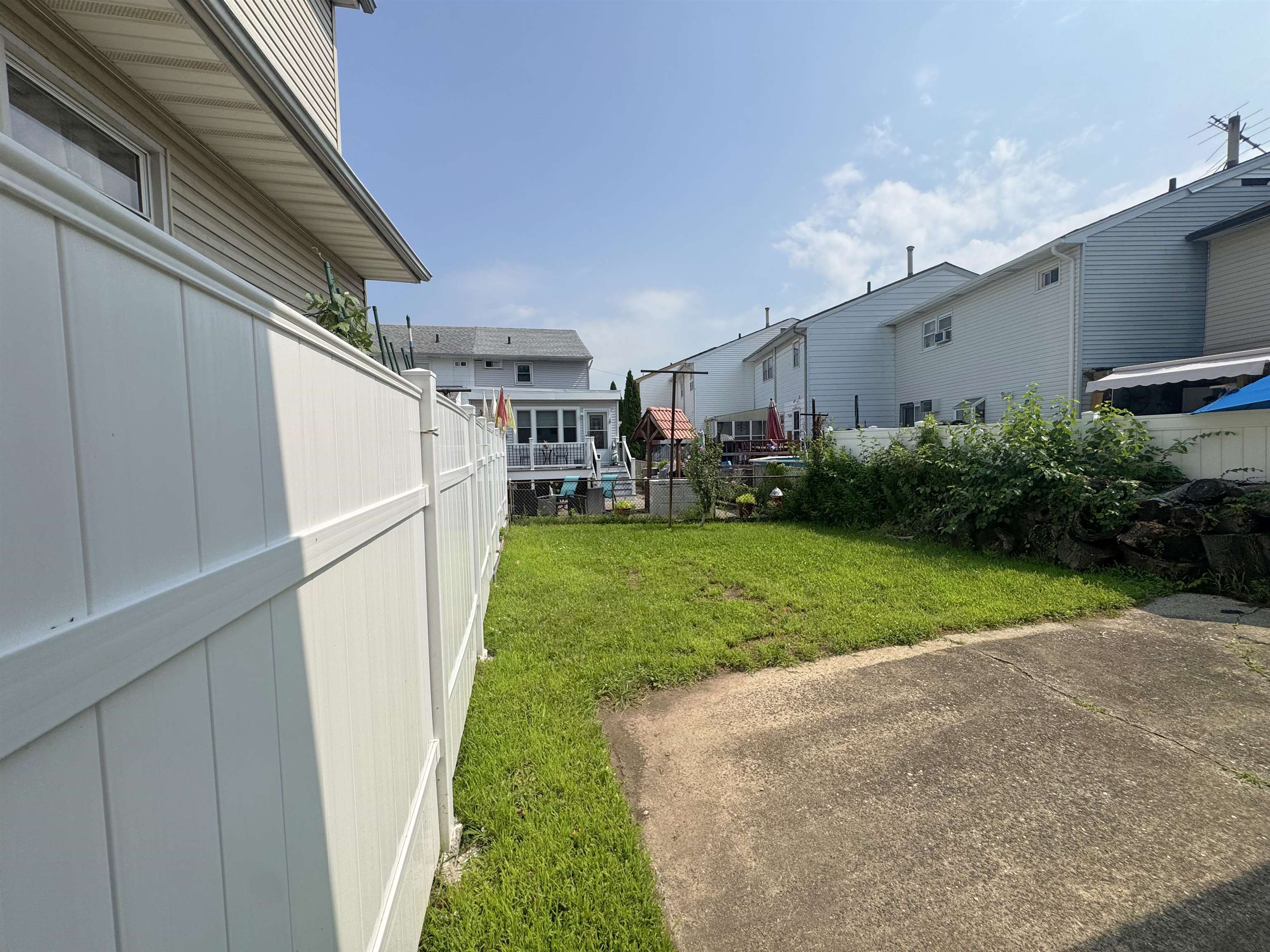 71 Suburbia Ct Property Photo 13