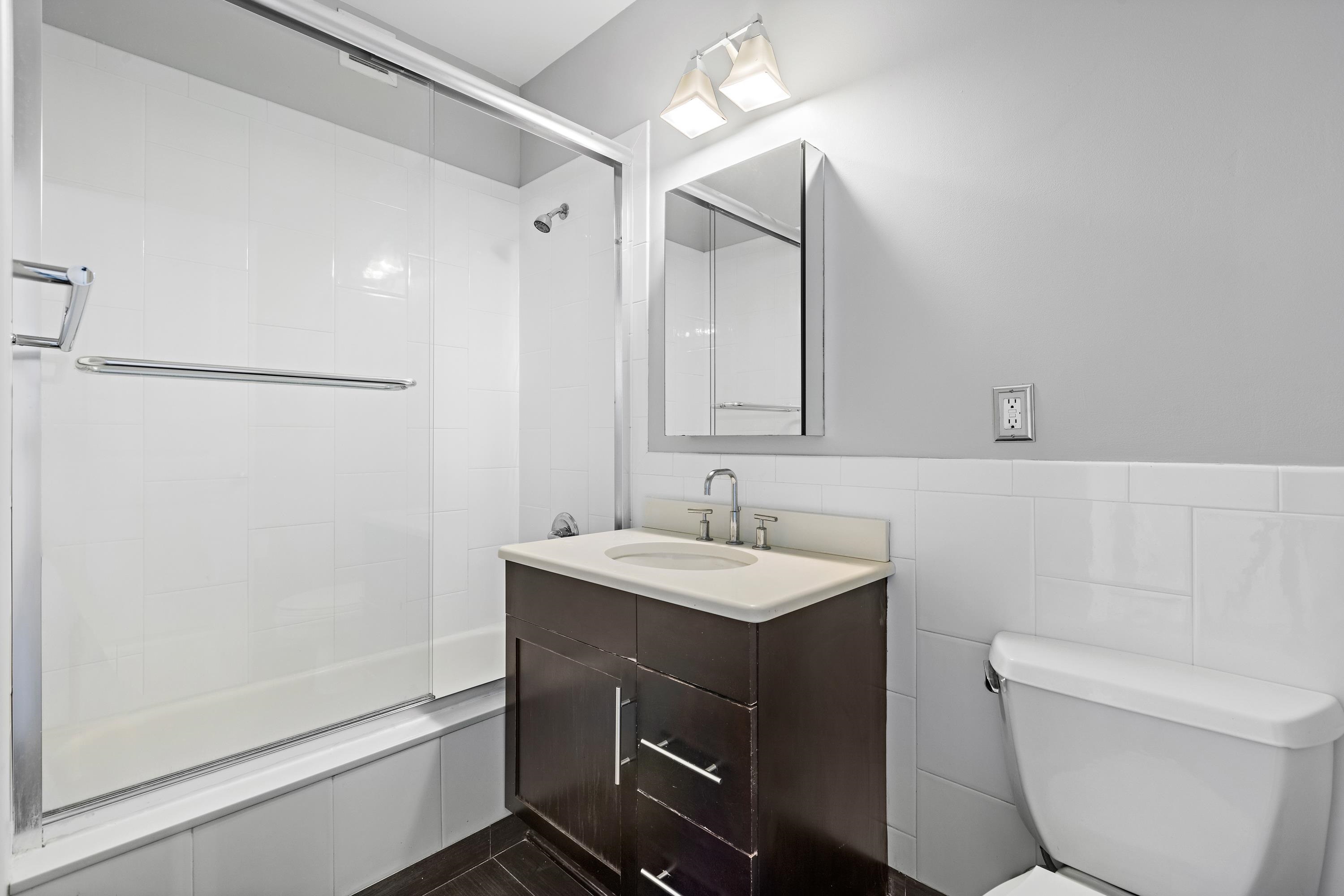 1500 Hudson St 12r Property Photo 15