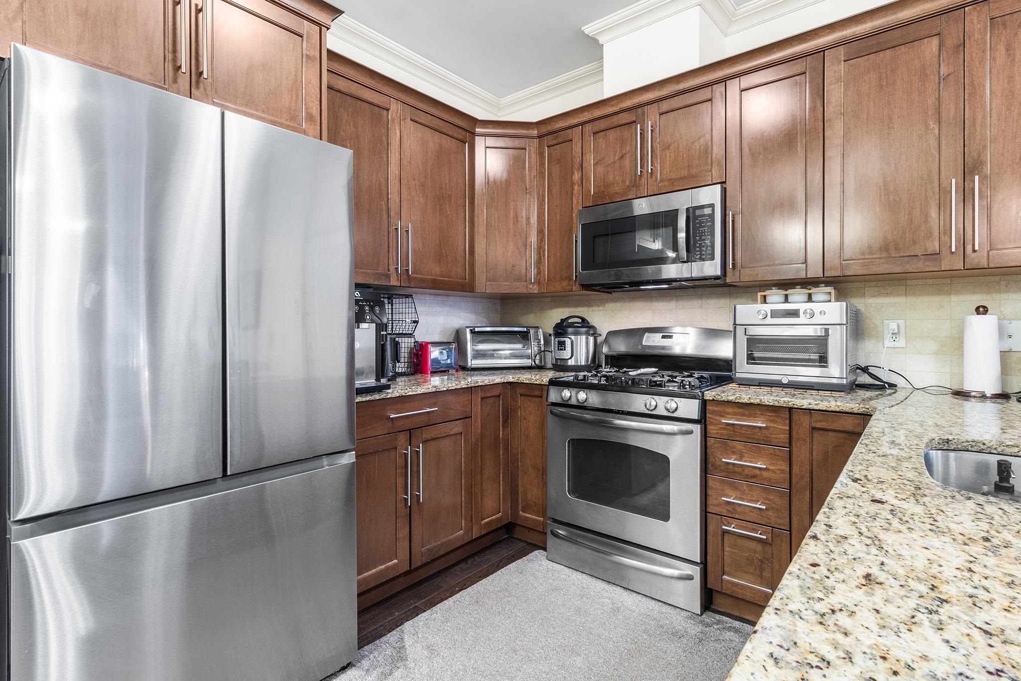255 Laird Ave 2 Property Photo 6