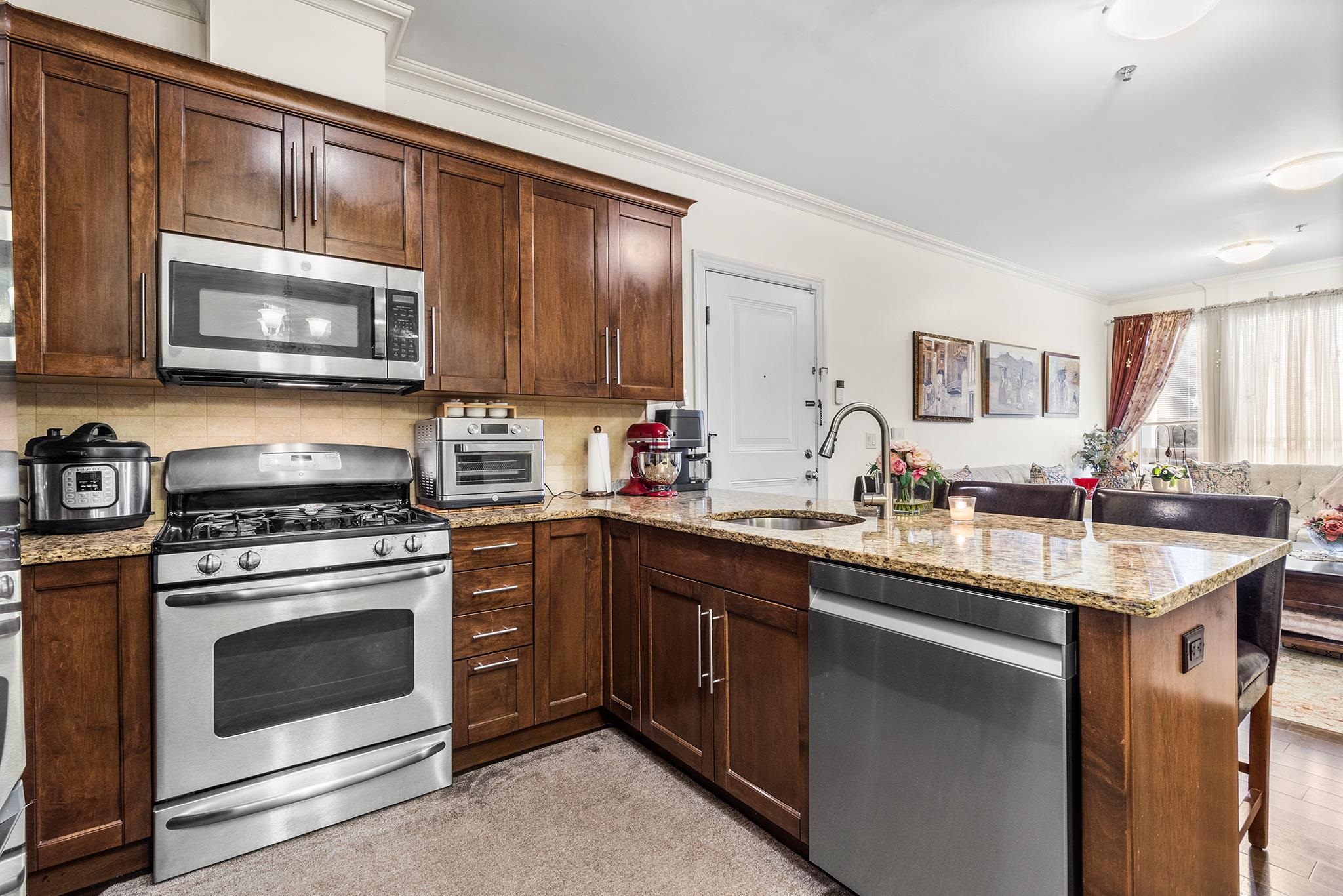 255 Laird Ave 2 Property Photo 7
