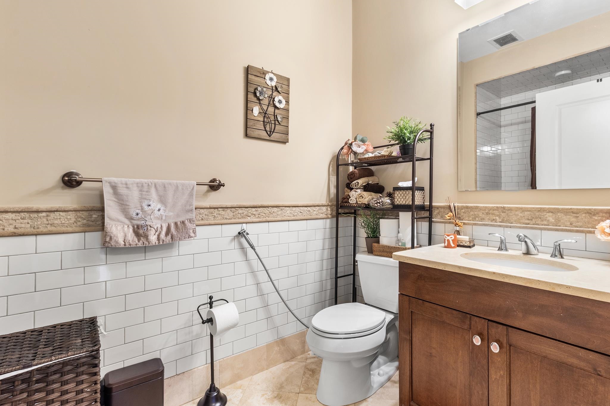 255 Laird Ave 2 Property Photo 9