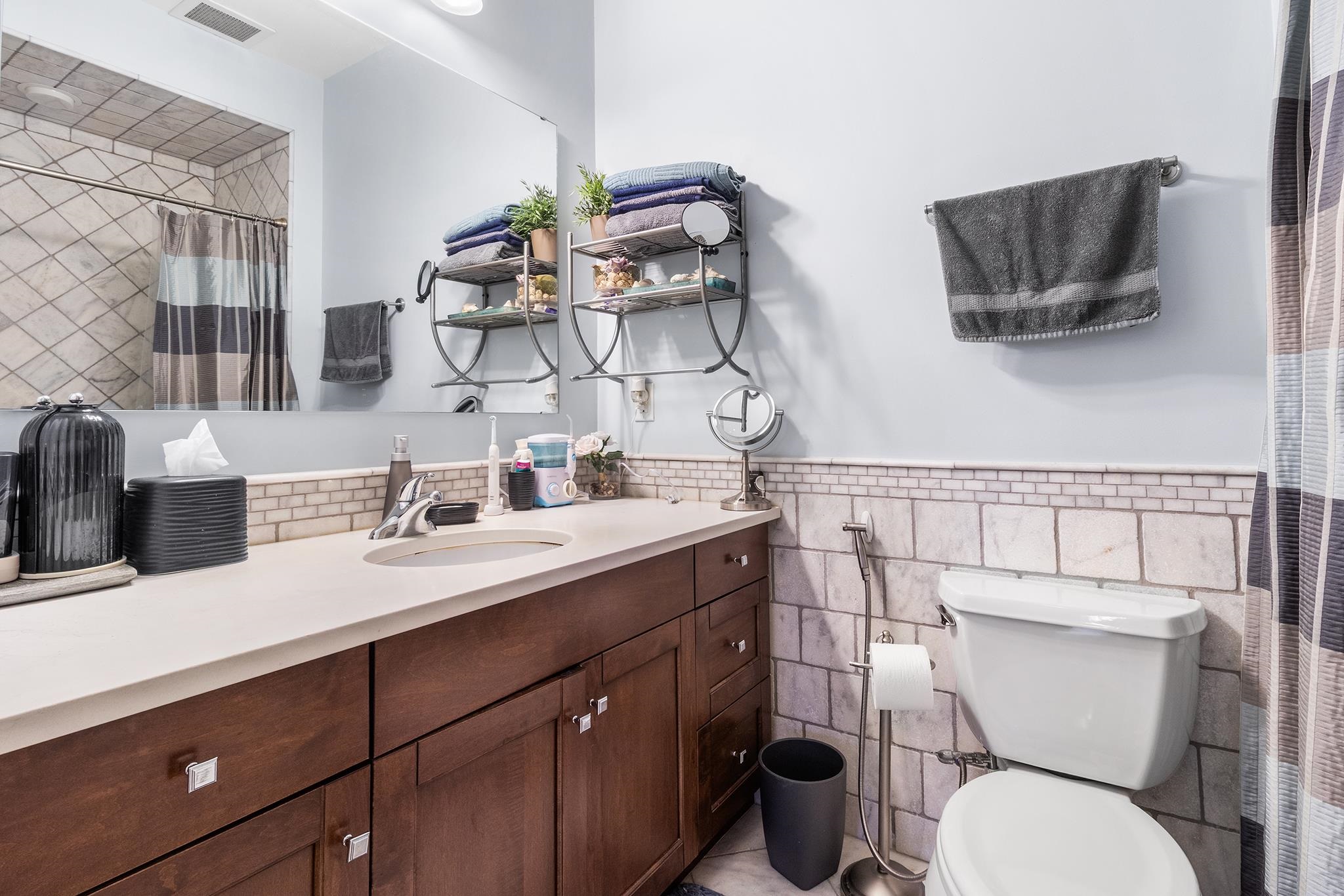 255 Laird Ave 2 Property Photo 14