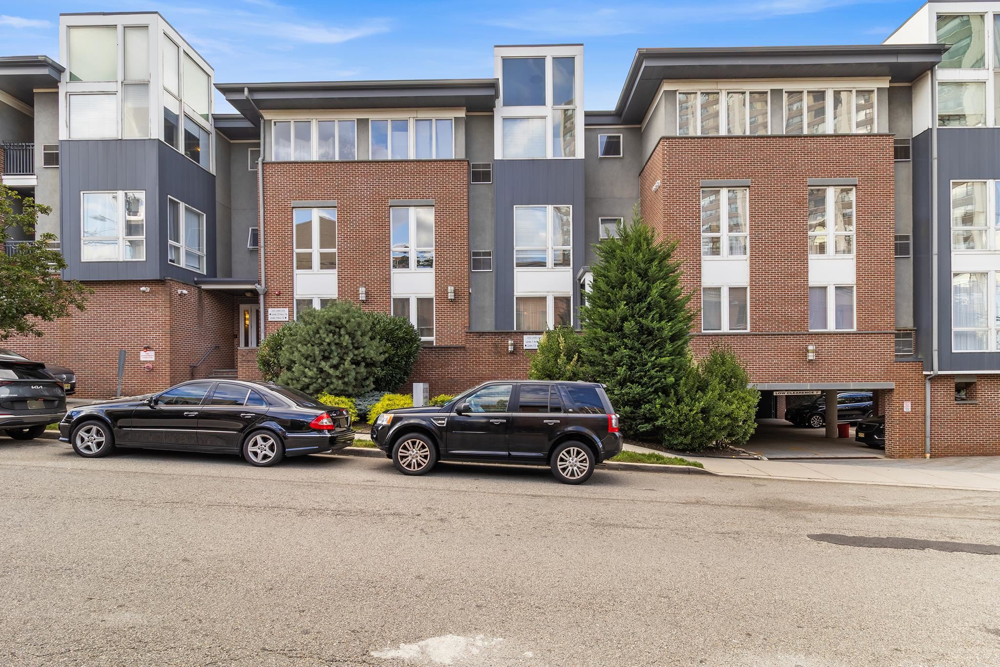 255 Laird Ave 2 Property Photo 17