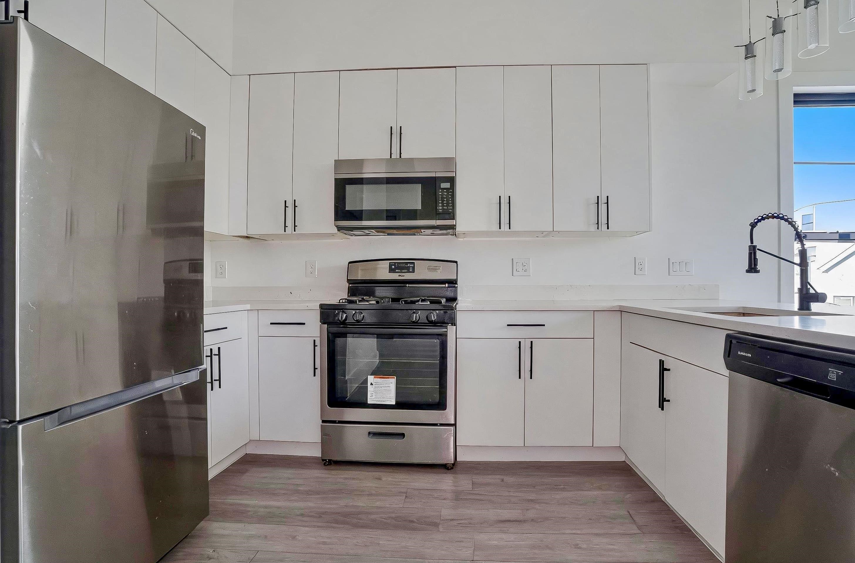 425 Avenue C 501 Property Photo 9