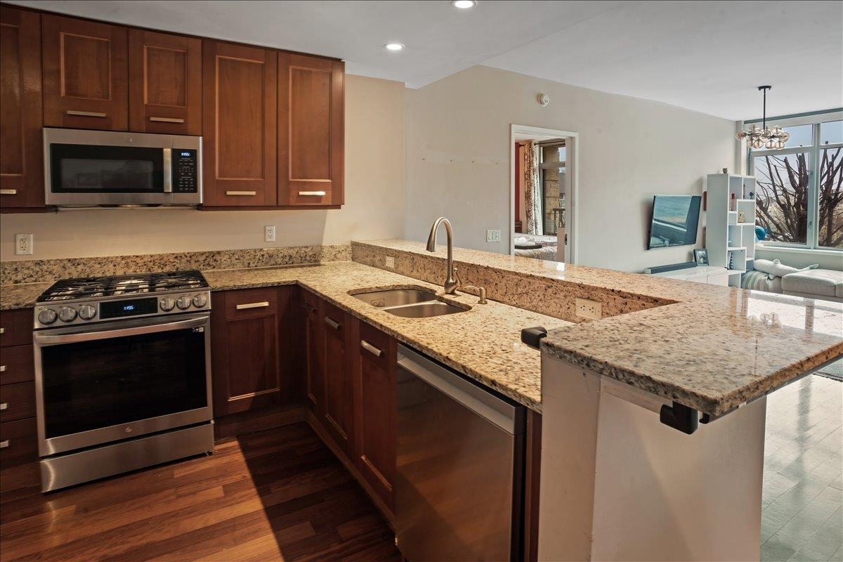 8100 River Rd 302 Property Photo 9