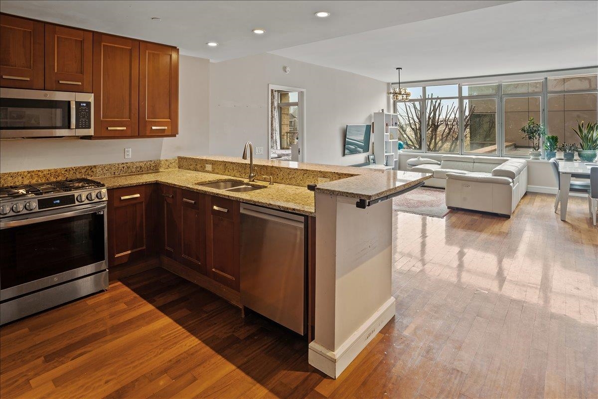8100 River Rd 302 Property Photo 10