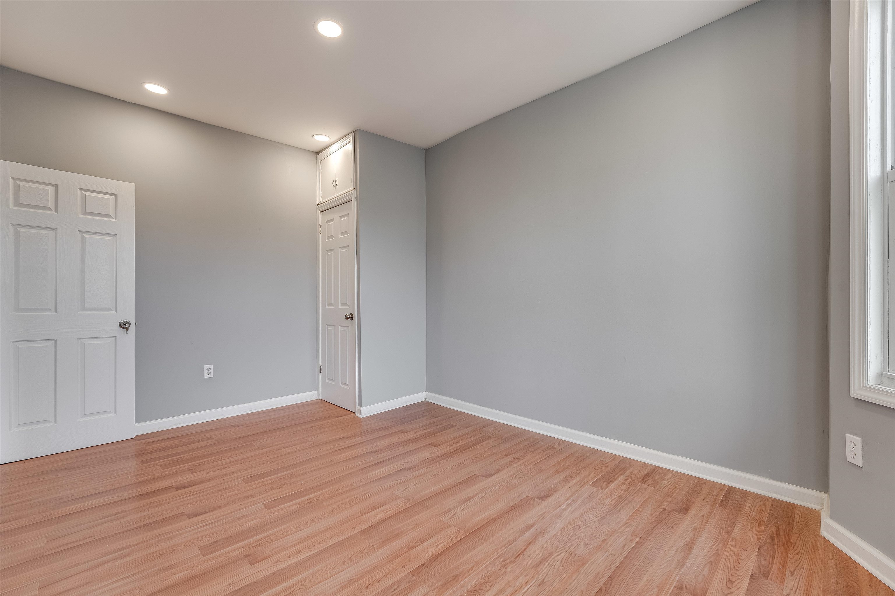 296 Ege Ave Property Photo 12