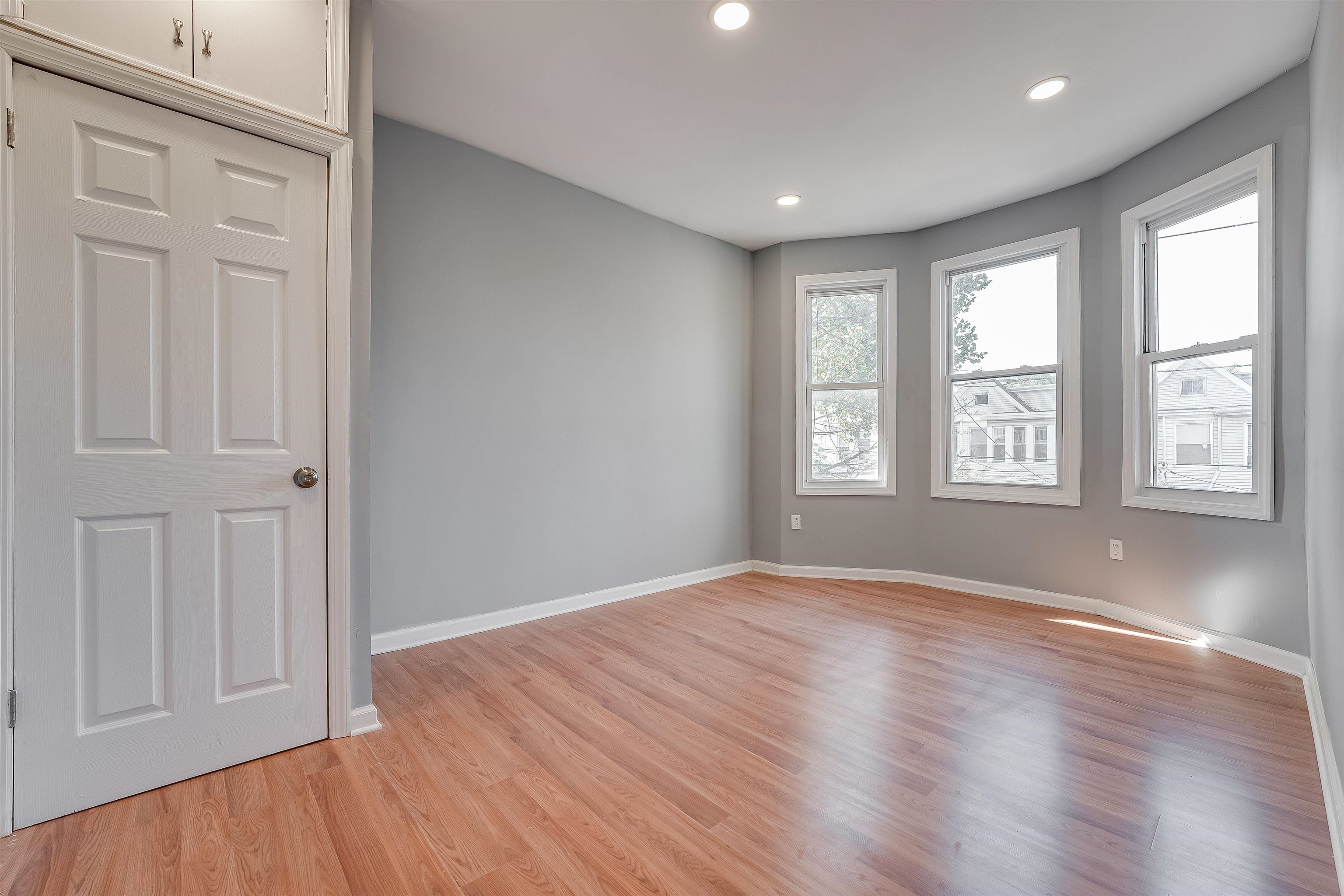 296 Ege Ave Property Photo 13