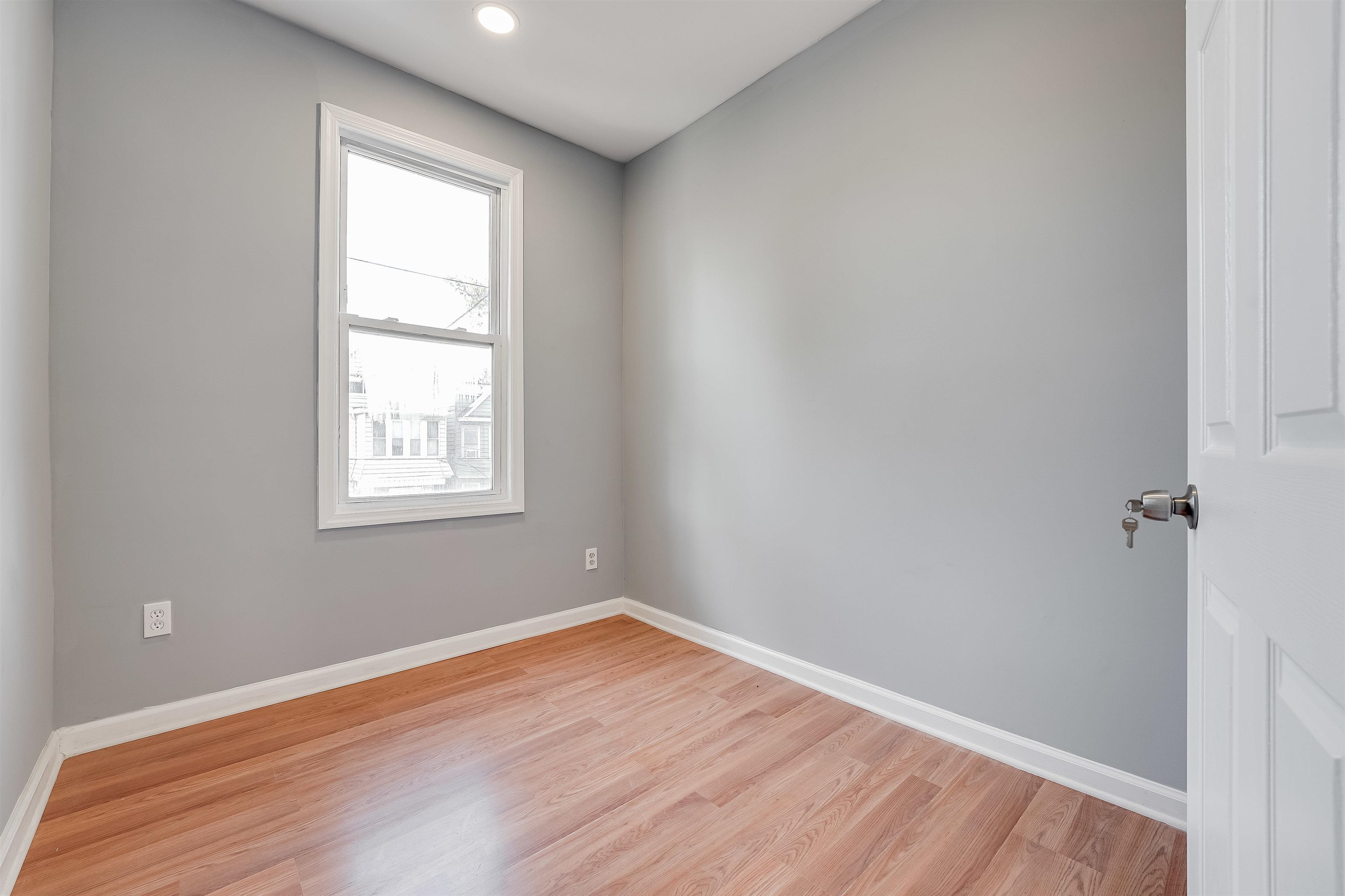 296 Ege Ave Property Photo 15