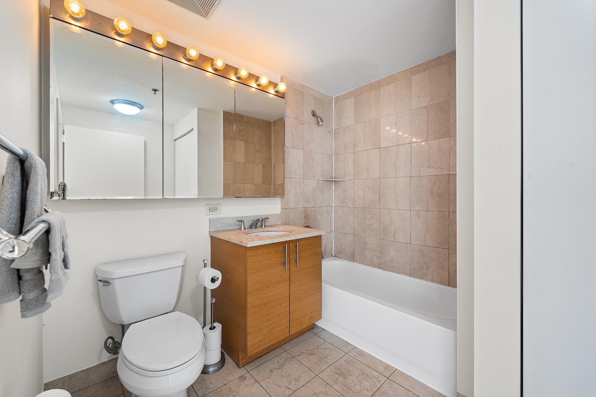 102 Christopher Columbus Dr 202 Property Photo 10