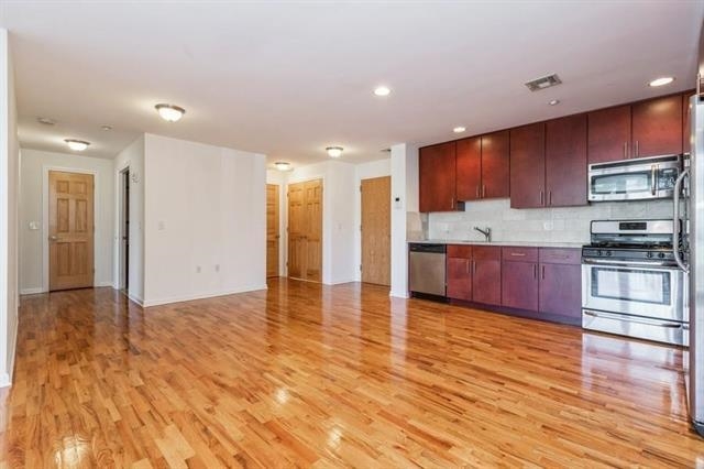 17 Meadow Rd 302 Property Photo 3