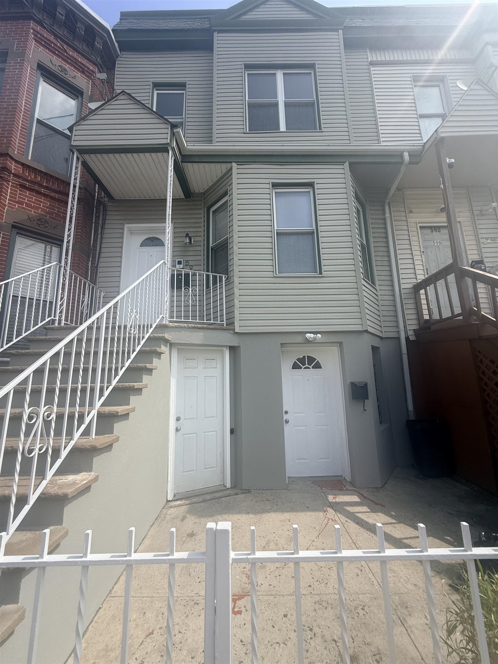 592 Bramhall Ave 1 Property Photo 1
