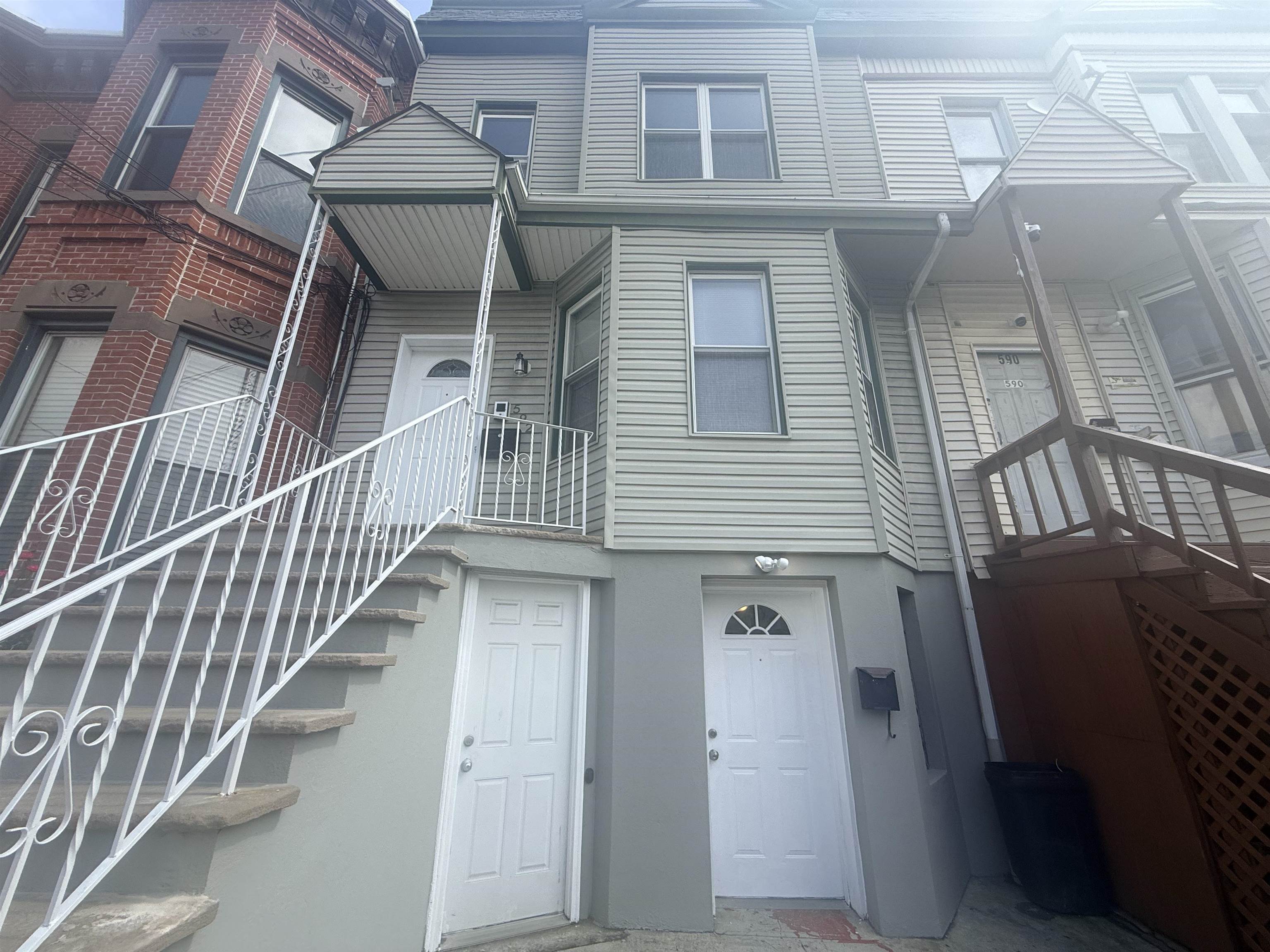 592 Bramhall Ave 1 Property Photo 2