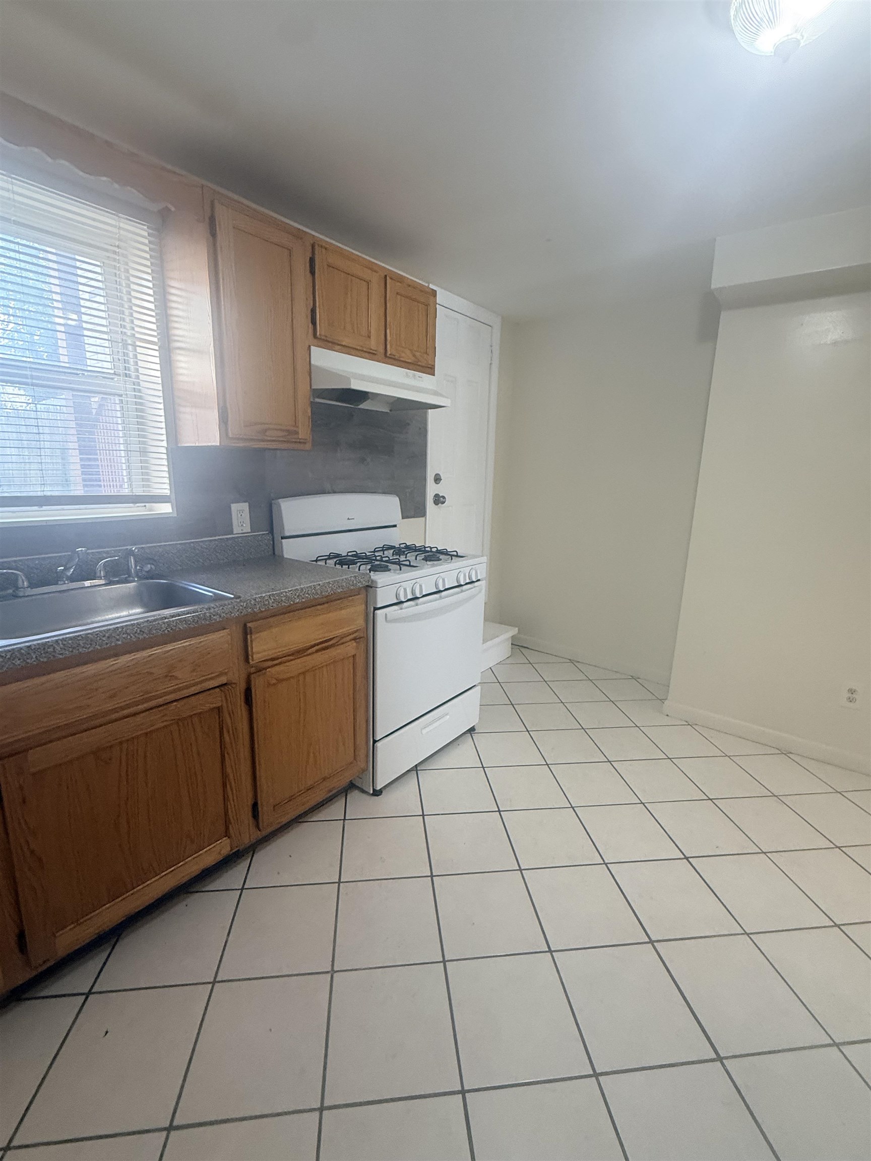 592 Bramhall Ave 1 Property Photo 11