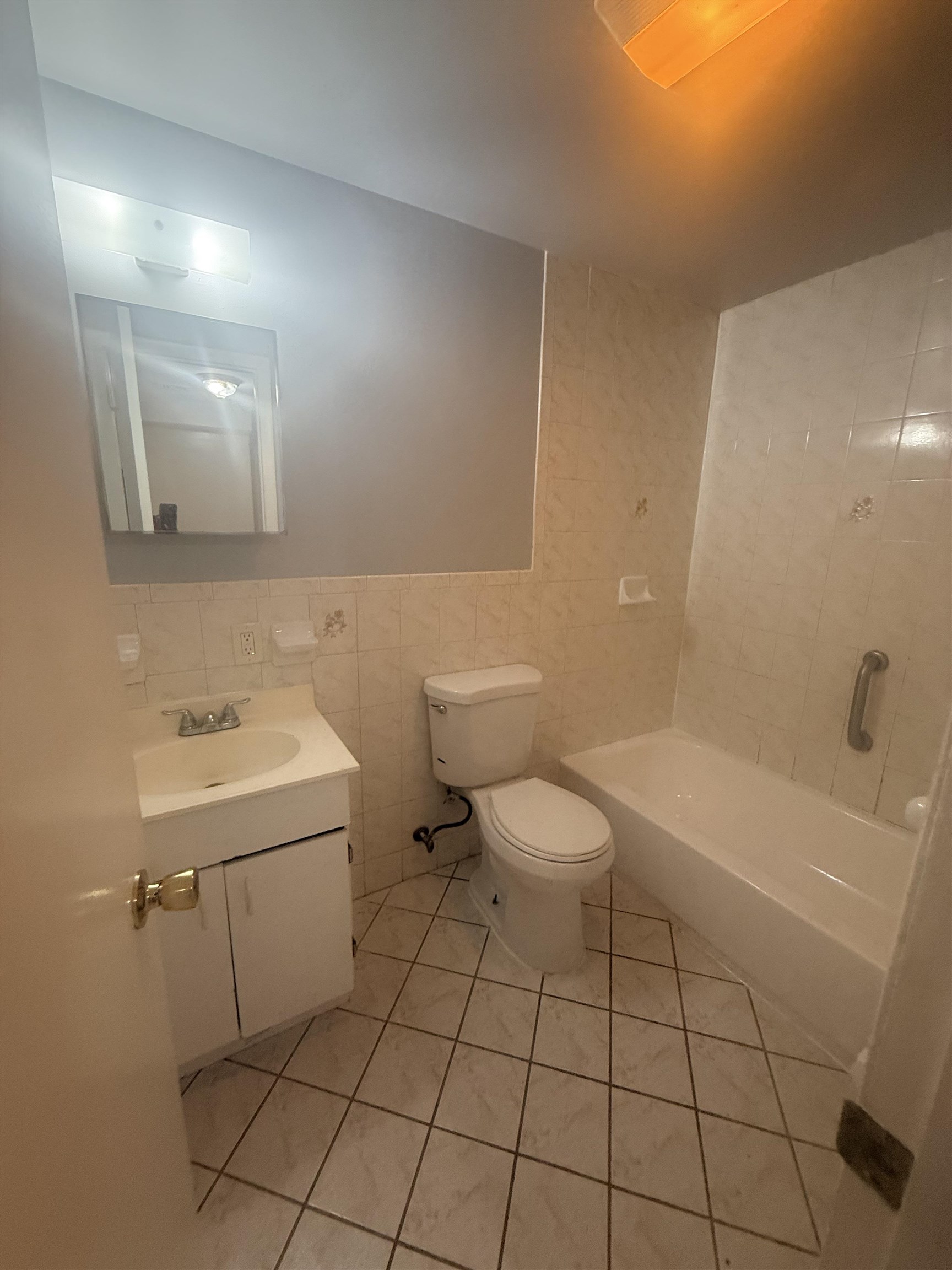 592 Bramhall Ave 1 Property Photo 14