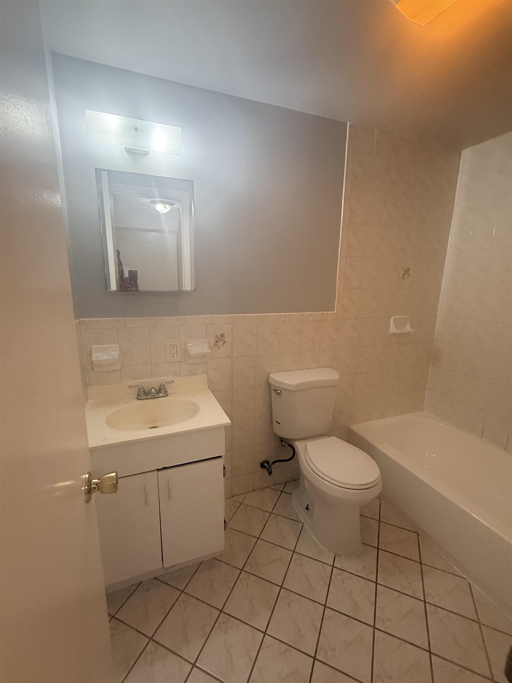 592 Bramhall Ave 1 Property Photo 16