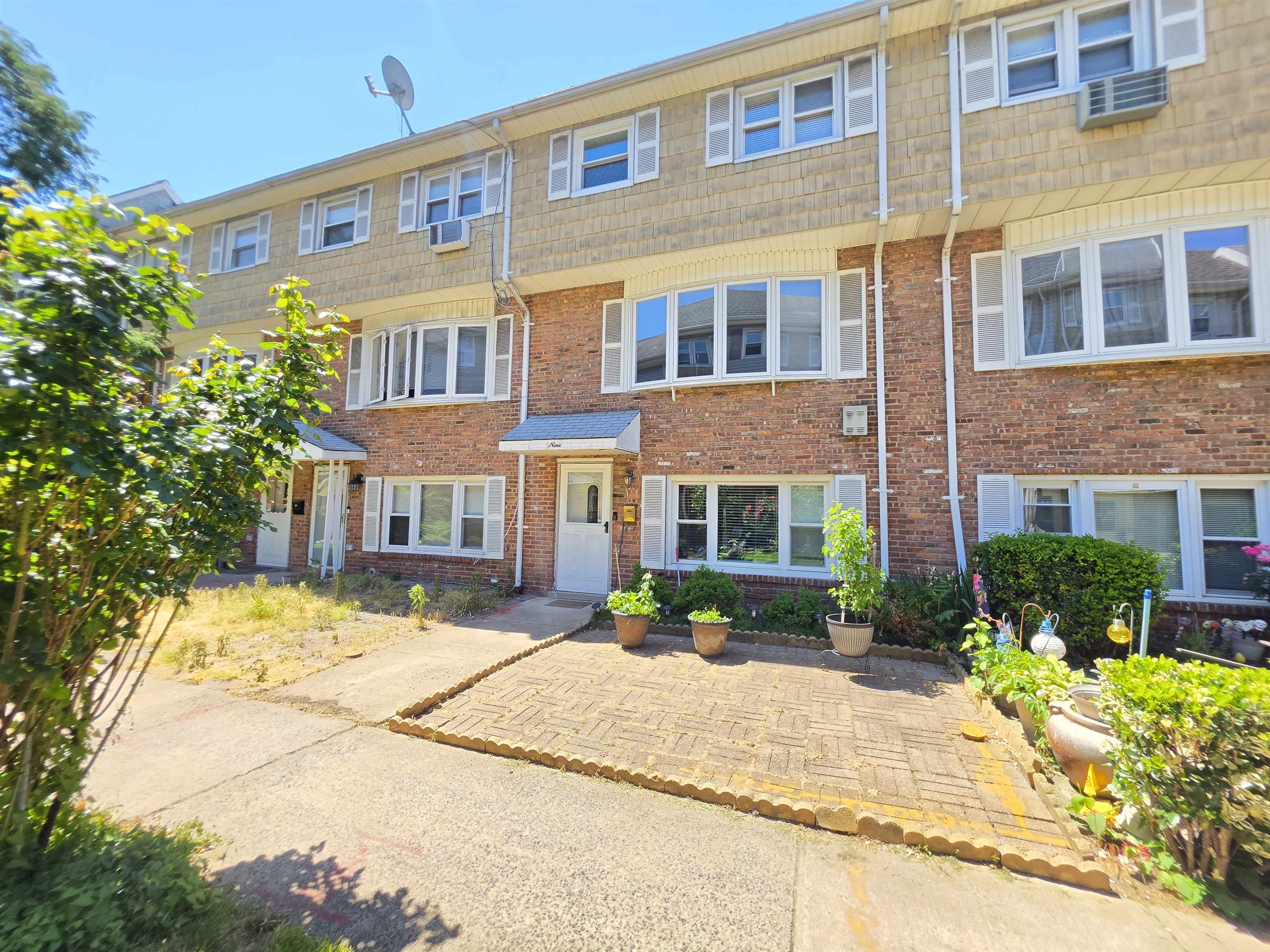 9 Elna Ct Property Photo 1