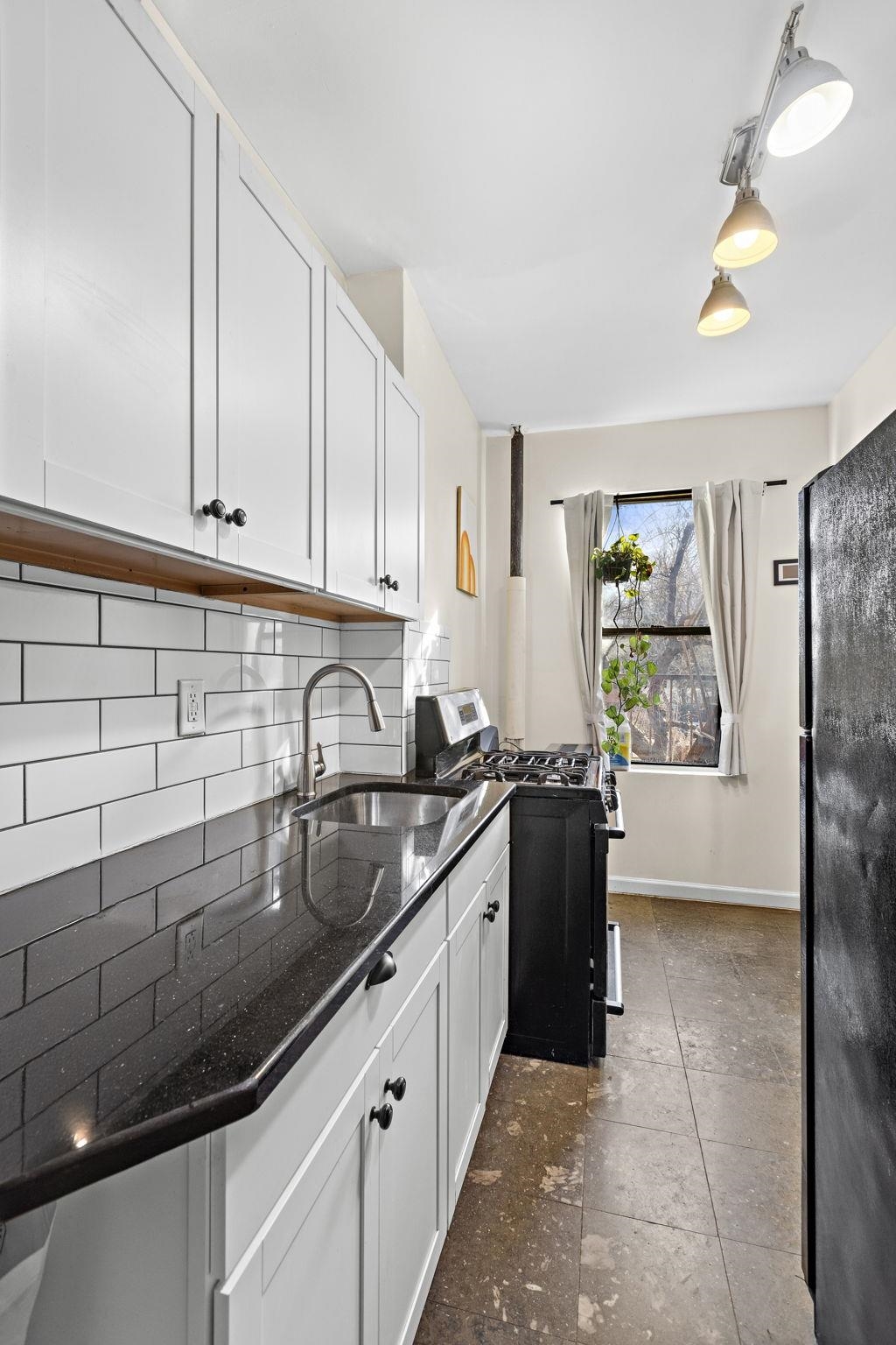 275 Harrison Ave B4 Property Photo 7