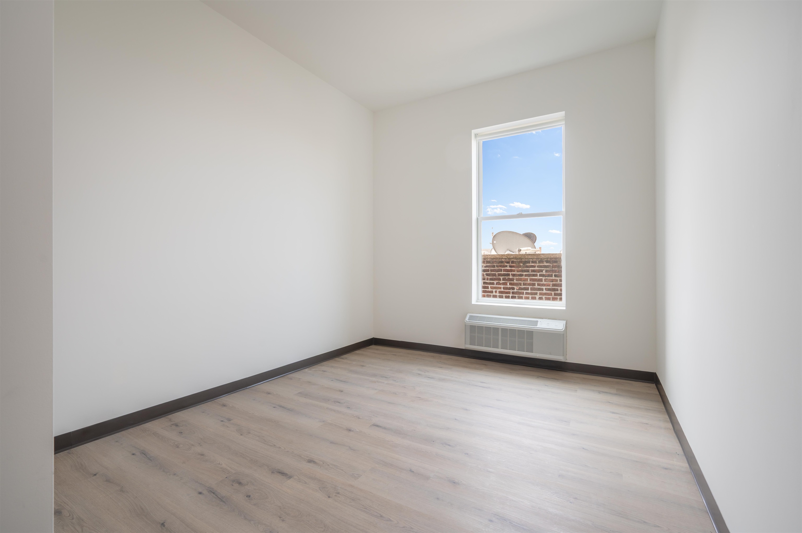 857 Bergen Ave 304 Property Photo 4
