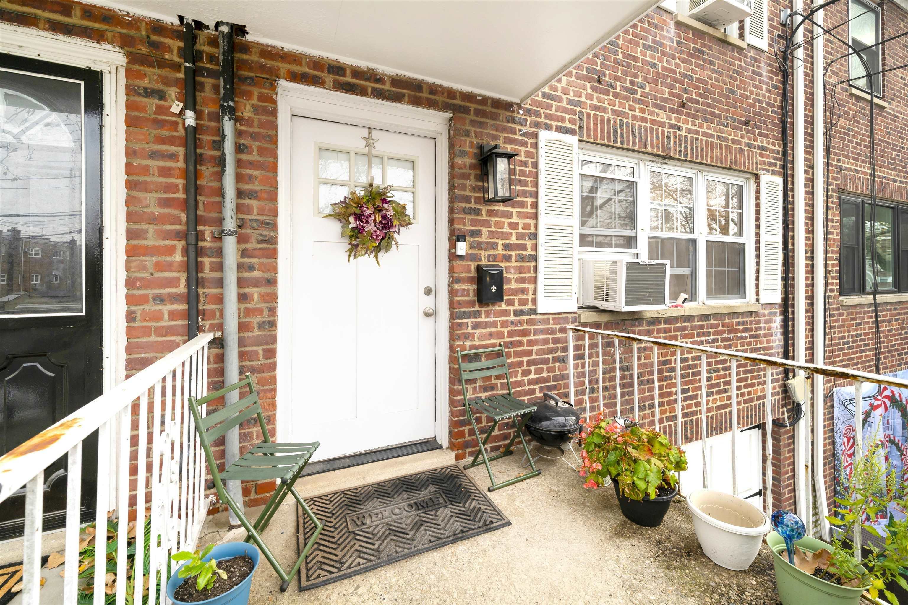 64 College St 1 Property Photo 1