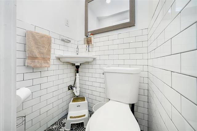 64 College St 1 Property Photo 7